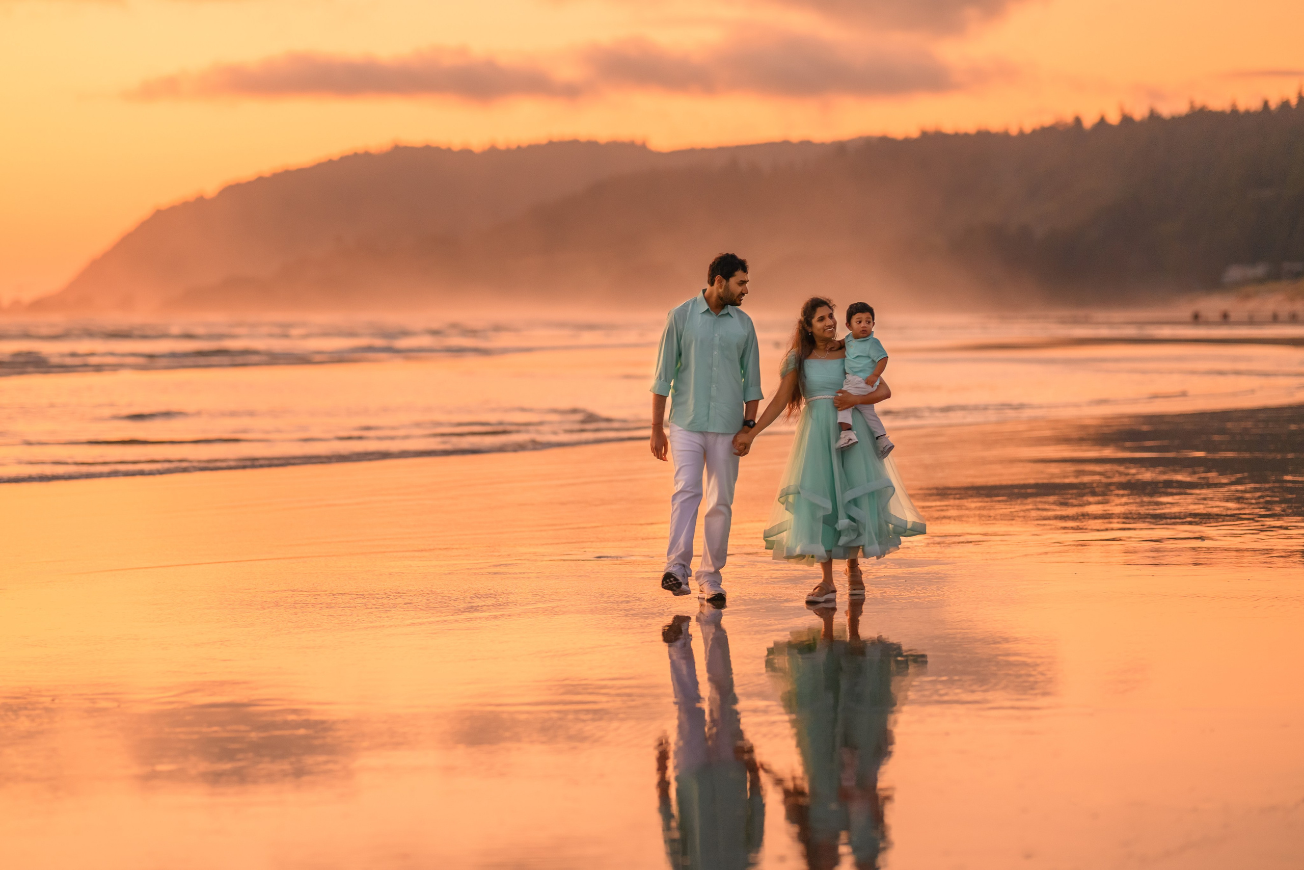 Jigeesha’s family. Wedding & family photography in Seattle area. Helen Michelle photographer