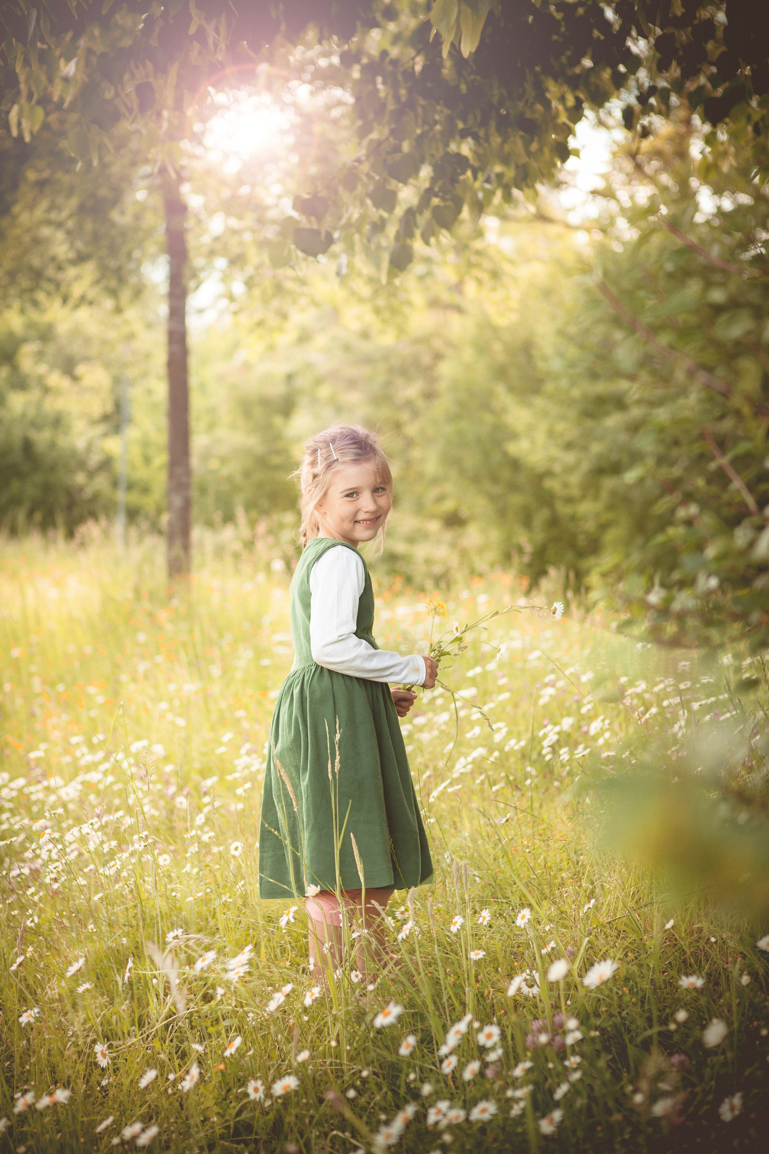 Kinderportrait Lindenberg, Kinderfotografie Allgäu, Portraitshooting Kinder Bayern, Professionelle Kinderportraits Lindenberg, Outdoor Kinderfotografie Allgäu, Studio Kinderportrait Bayern, Einzelportrait Kinder Lindenberg, Kinderfotografie drinnen Allgäu, Kinder Lifestyle Shooting Bayern, Porträtfotografie Kinder Lindenberg