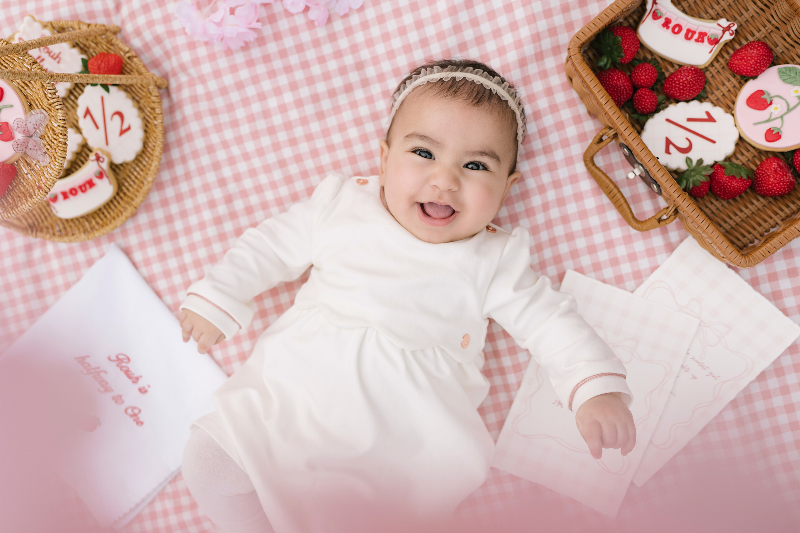 SITTER PHOTOGRAPHY. Newborn, Sitter and Cake Smash Photographer in Doha, Qatar