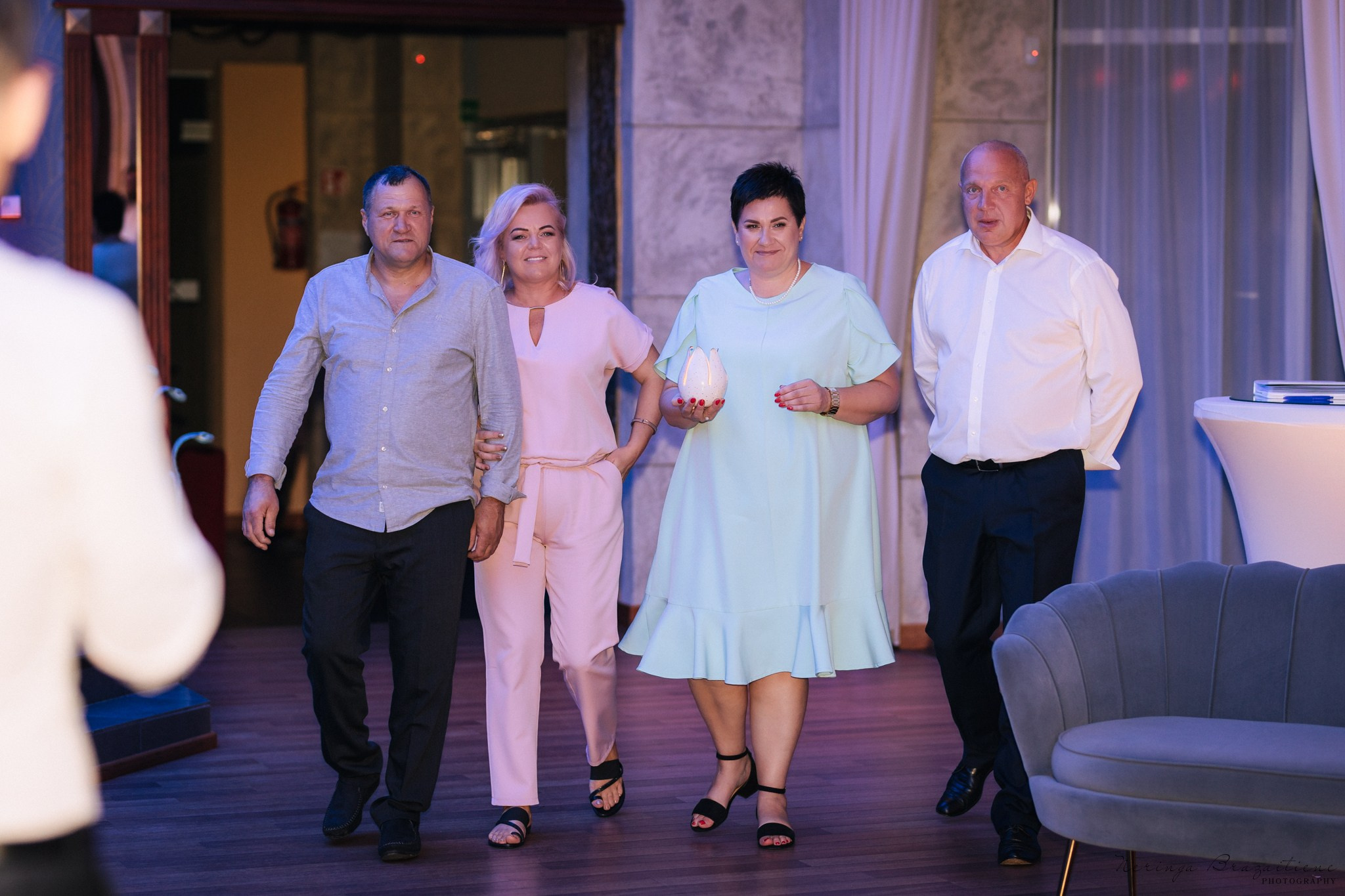 Vestuvinė fotosesija Kaune, Vienybės aikštėje, prie Lietuvos banko