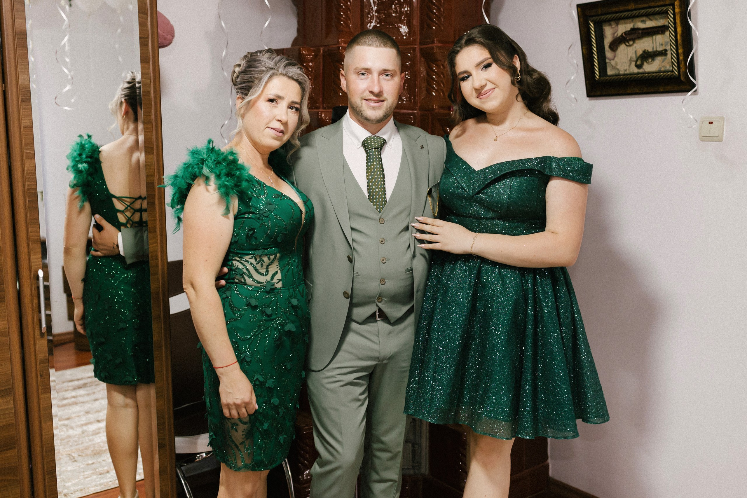 - mireasă Lavinia pregătire casa părintească Hârlău- mire Mihai pregătire Flămânzi cavalerii de onoare- fotograf nuntă Casa Jorovlea- ședință foto miri Mihai și Lavinia- nuntă elegantă Casa Jorovlea- fotografie de nuntă naturală România- domnișoare de onoare pregătire mireasă- emoții nuntă biserică- dansul mirilor Casa Jorovlea* fotograf profesionist nuntă Botoșani Iași* fotografie documentară de nuntă- familie și prieteni la nuntă- nași Mihai și Nicoleta nuntă- portret mireasă în lumină naturală- petrecere nuntă Casa Jorovlea- Nuntă Mihai și Lavinia – momente emoționante din ziua nunții, pregătirile mirilor în Hârlău și Flămânzi, ceremonia religioasă și ședința foto realizată de  AlinoFotoStudio -  Mireasa Lavinia în timpul pregătirilor la Hârlău-  Mihai pregătit de cavalerii de onoare în Flămânzi - Ceremonia religioasă a mirilor Mihai și Lavinia-Ședință foto romantică de nuntă Mihai și Lavinia - Dansul mirilor la petrecerea de nuntă -  fotograf nuntă Iași-  fotograf nuntă Botoșani- wedding photography Romania- AlinoFotoStudio - AlinoFotoStudio - Alin Chirilă fotograf - fotograf Botoșani - fotograf Iași - fotograf Hârlău - fotograf Bacău - fotograf Suceava - fotograf București - fotograf Neamț - servicii foto video - fotograf evenimente - fotograf nuntă - fotograf botez - wedding photographer Romania - ședință foto nuntă - fotografie de eveniment - wedding photography - fotografie profesională - fotograf profesionist România- povestitor prin fotografie, servicii foto - video -profesionale
