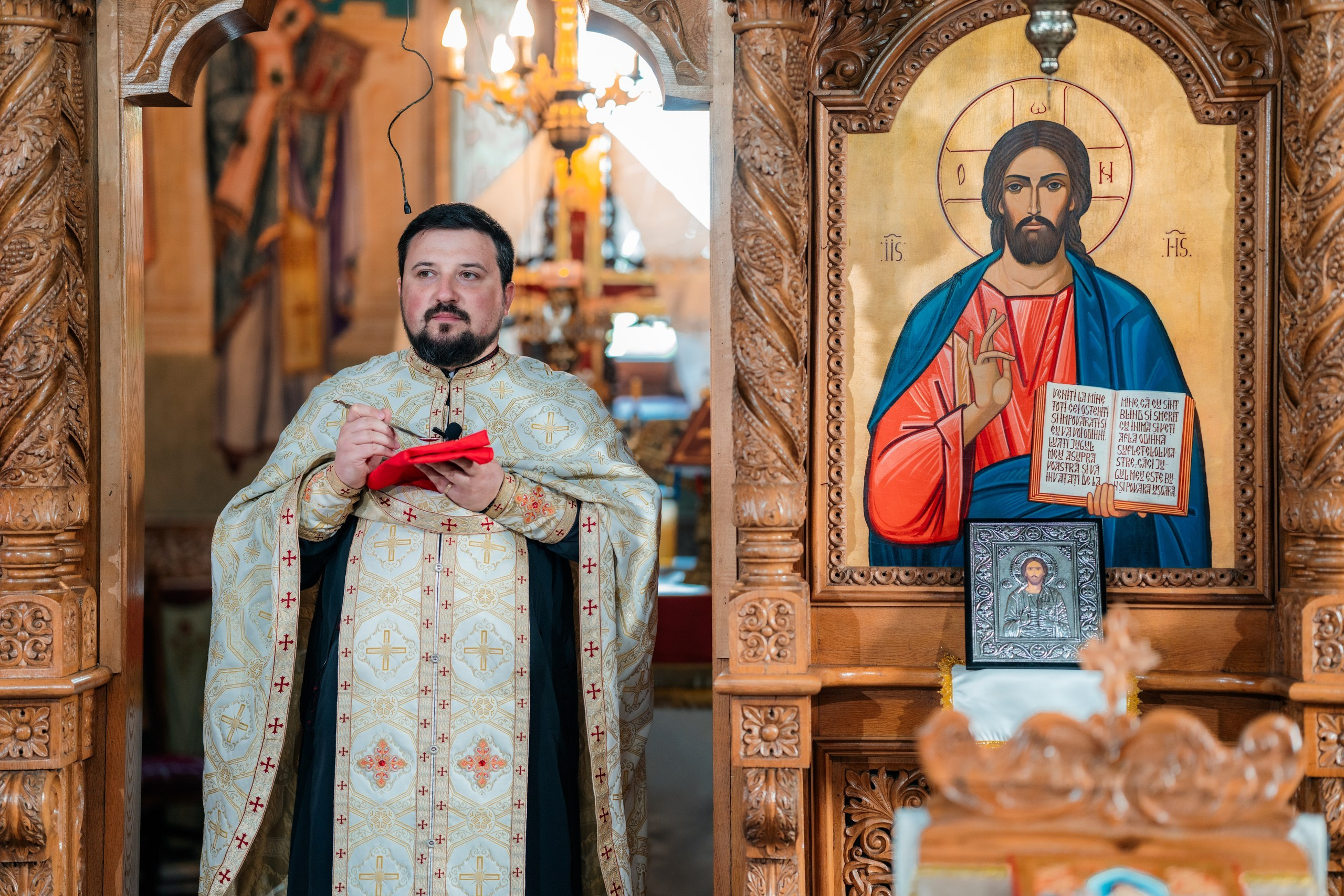 fotograf botez Miruna Parascheva, fotografie botez Botoșani, fotograf Alin Chirilă, amintiri botez, fotografii botez, botez Miruna Parascheva, fotograf copii, fotografie botez în Botoșani-alt="botez Miruna Parascheva, fotografie botez Alin Chirilă, amintiri botez, fotografii emoționante botez Botoșani"-- fotografii-botez-bebelus- amintiri-botez-micuț- moment-sfânt-crestinare- fotografie-emotionanta-botez- detalii-botez-bebelusi- parinti-fericiti-la-botez- fotograf-botez-profesionist- botez-in-biserica-ortodoxa- micuț-botezat-cu-emoție- zâmbete-și-lacrimi-la-botez- bebeluș-la-cristelniță- decor-botez-colorat- botez-cu-dragoste-și-credință- emotie-pura-la-botez- fotograf-botez-botosani- botez-iasi-suceava-fotograf- amintiri-nepretuite-botez