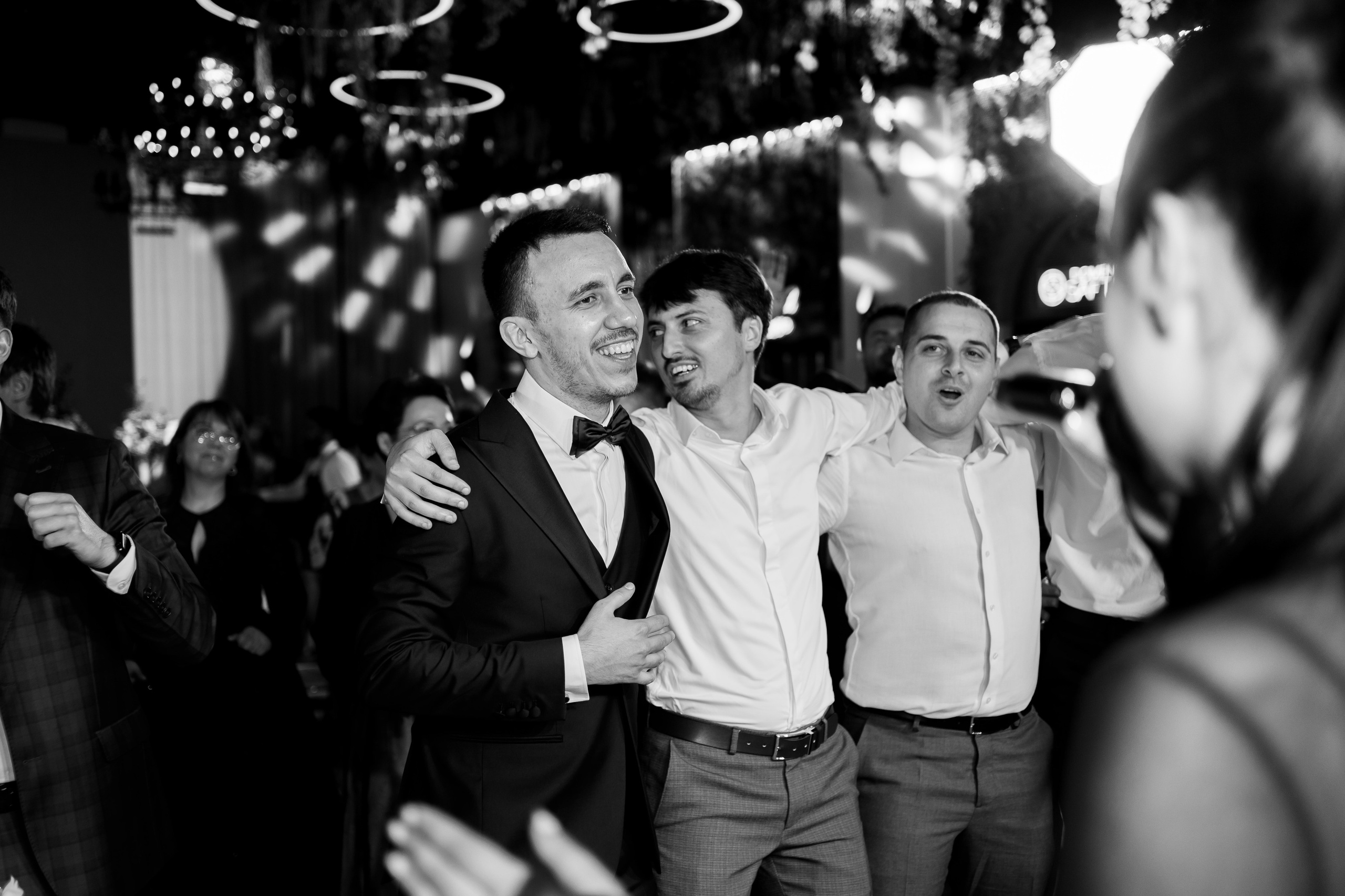 PARTY. Gabriel Florea — Fotograf nuntă București