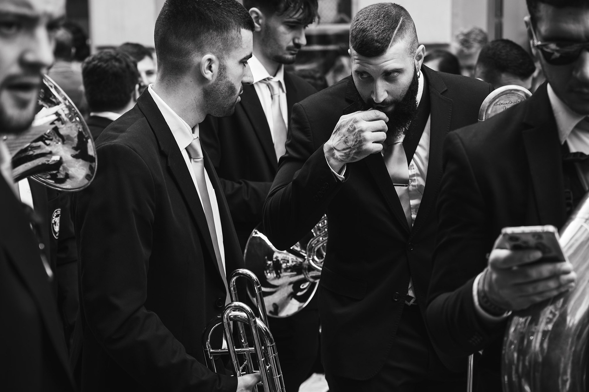 Zeev Kurlianchick is award-nominated photojournalist specializing in high-contrast documentary photography