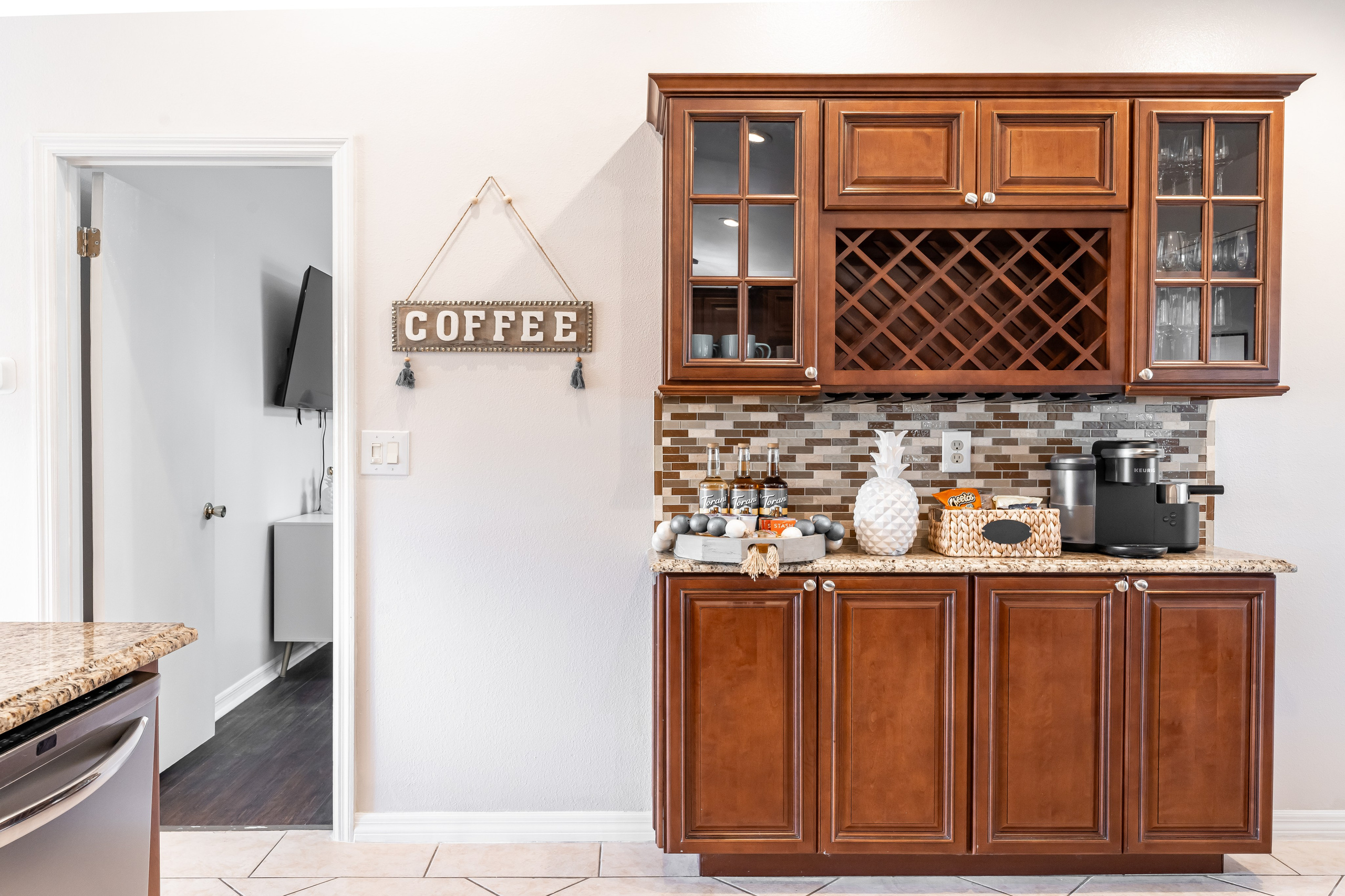 The house is for Rent AirBNB: https://ru.airbnb.com/rooms/1023445326769536774?_set_bev_on_new_domain=1702356155_MDFhNDI0ZDdjMDhj&source_impression_id=p3_1702356155_K3LTjNJeF83QUyI0