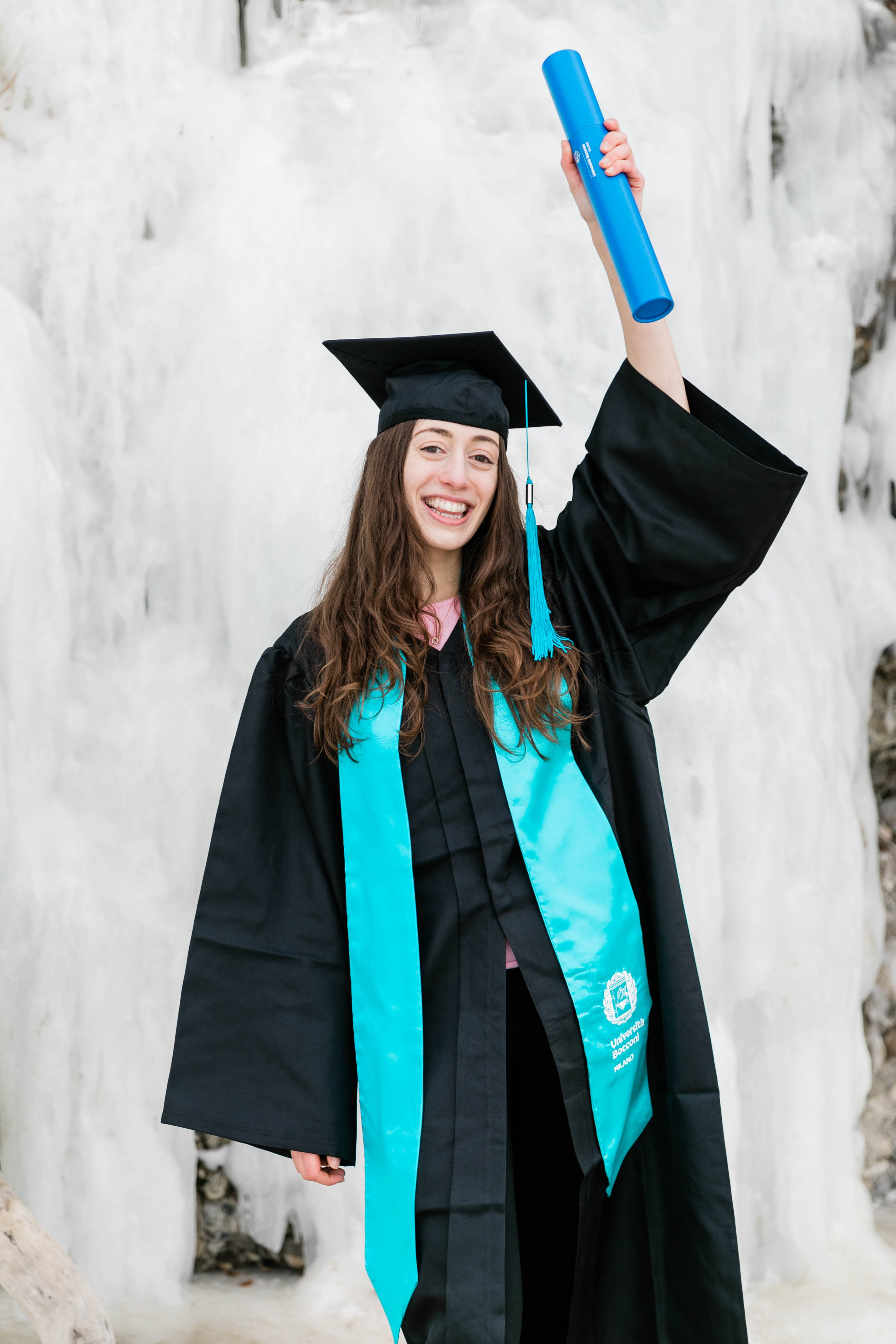 Laurance Graduation — Fish Creek Park. Fotografía accesible en Calgary