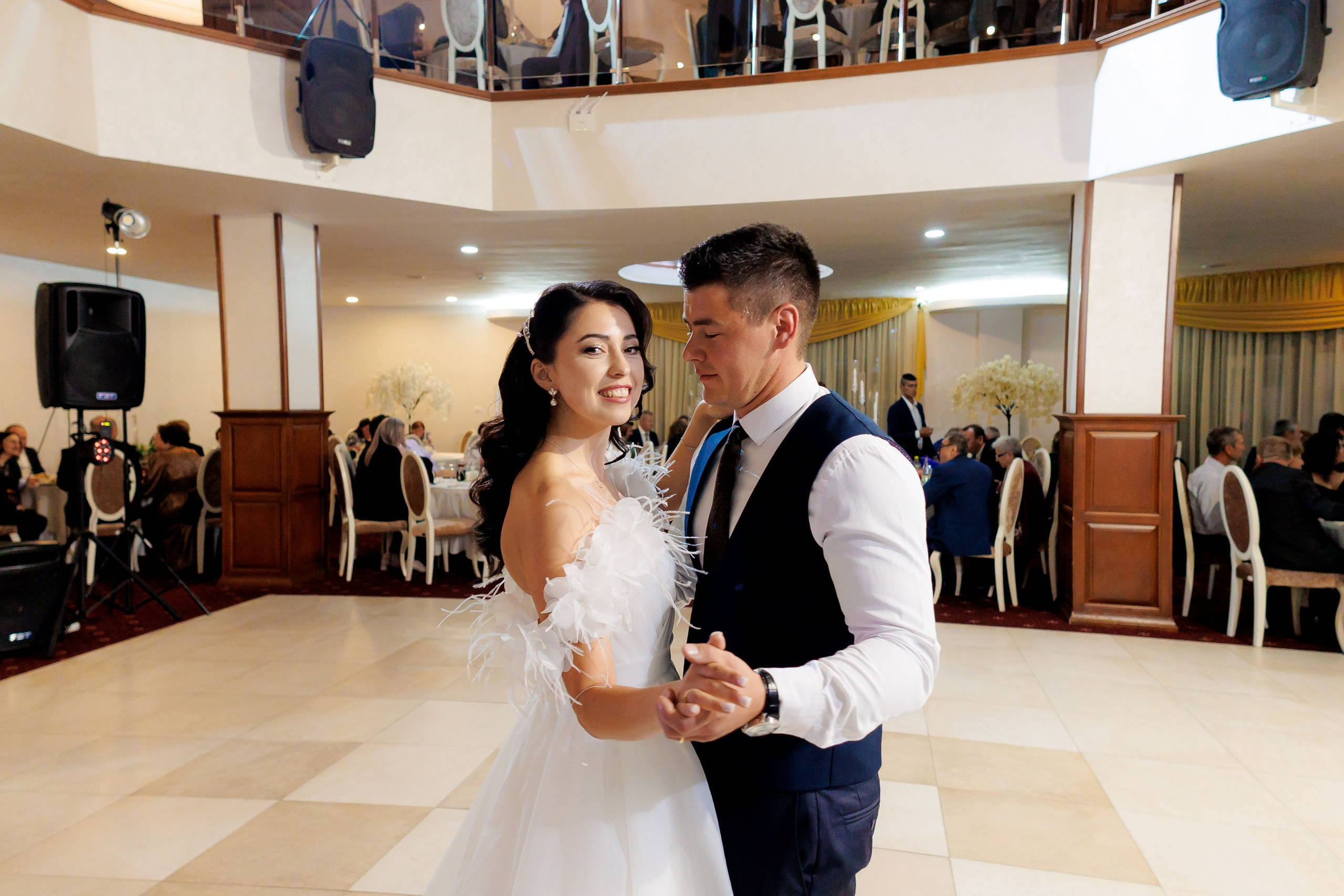 Loredana & Emilian – Ziua Nunții | Videografie - fotografie Botez Suceava, Iași, Botoșani. Servicii foto-video profesionale, pentru momente de neuitat