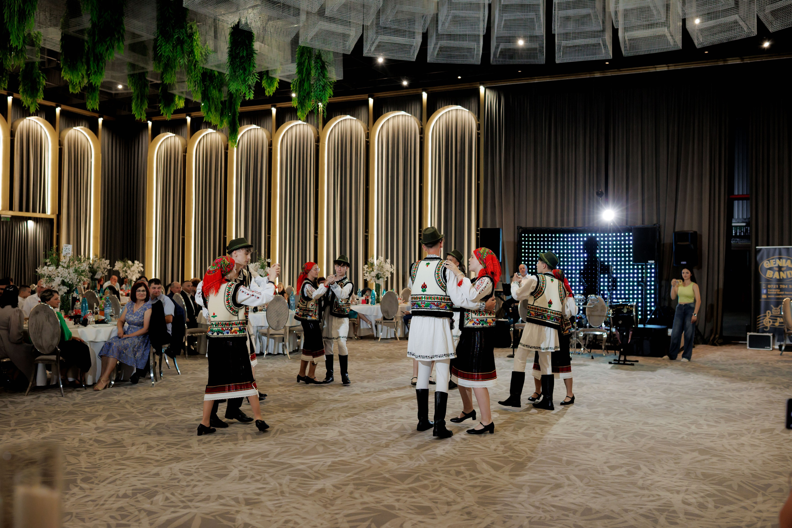 Nunta Nicoleta & Răzvan | Fotografie & Videografie Profesională. Servicii foto-video profesionale, pentru momente de neuitat