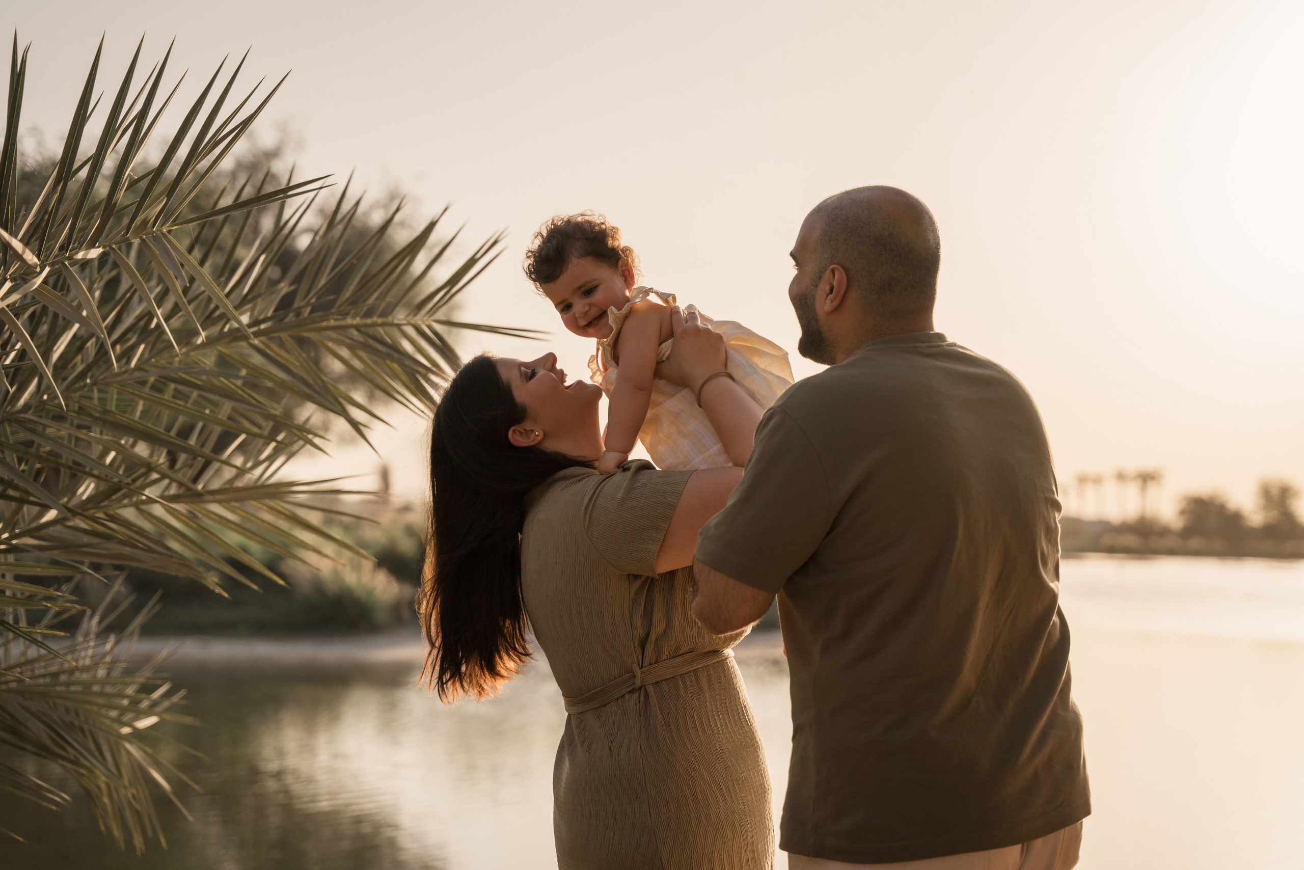 Family fun and cake crush. Angela Iakovleva — Family Photographer in Dubai
