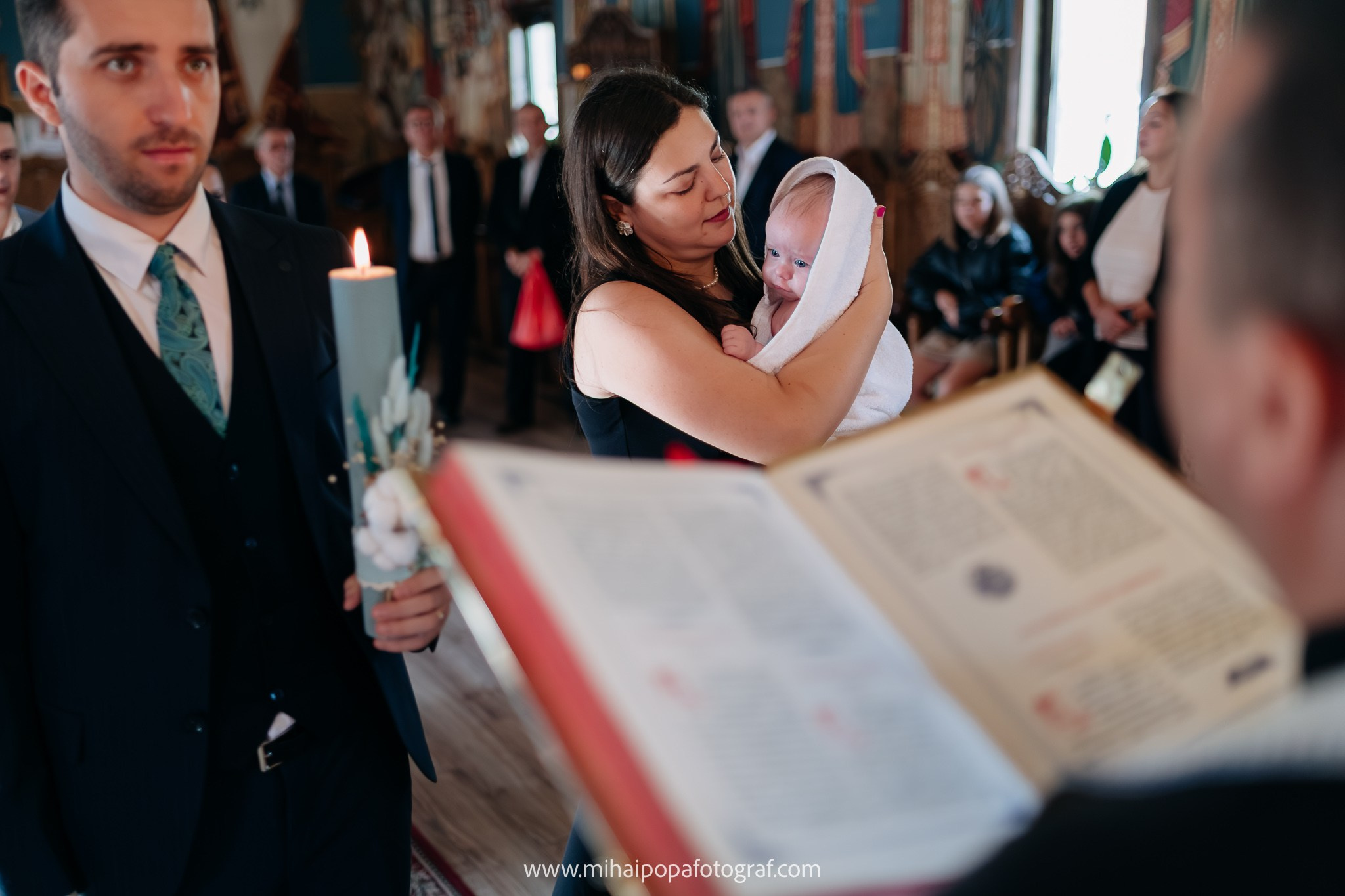 Fotograf de botez în Bucuresti| Mihai Popa Fotograf. Fotograf Nuntă & Botez București - Mihai Popa | Dincolo de oameni, imortalizez emoții!