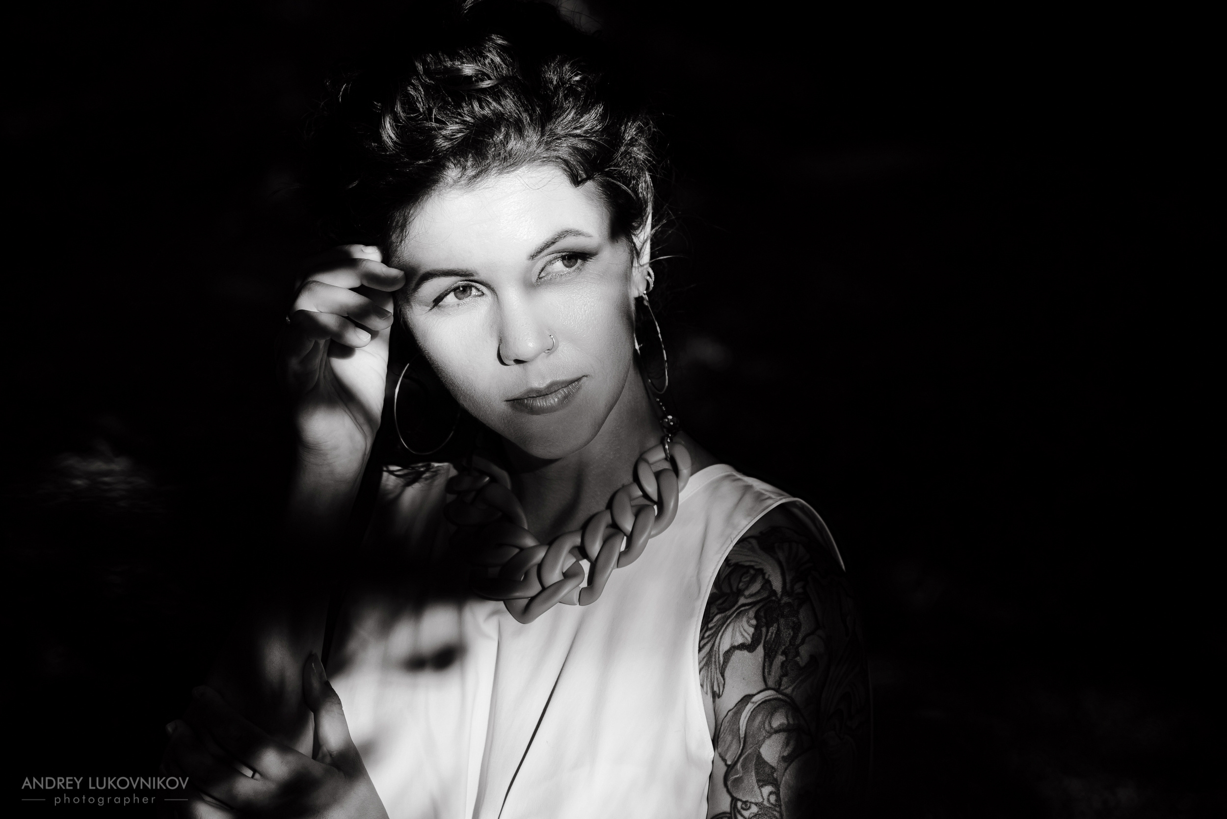 Фотосессия девушки в белом платье