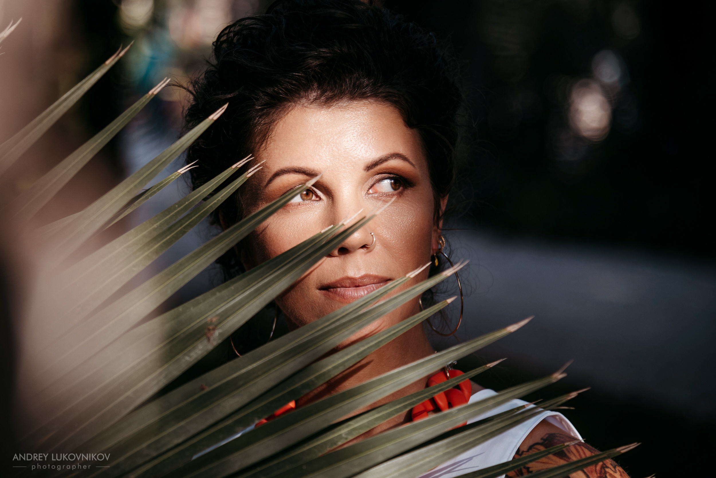 Фотосессия девушки в белом платье