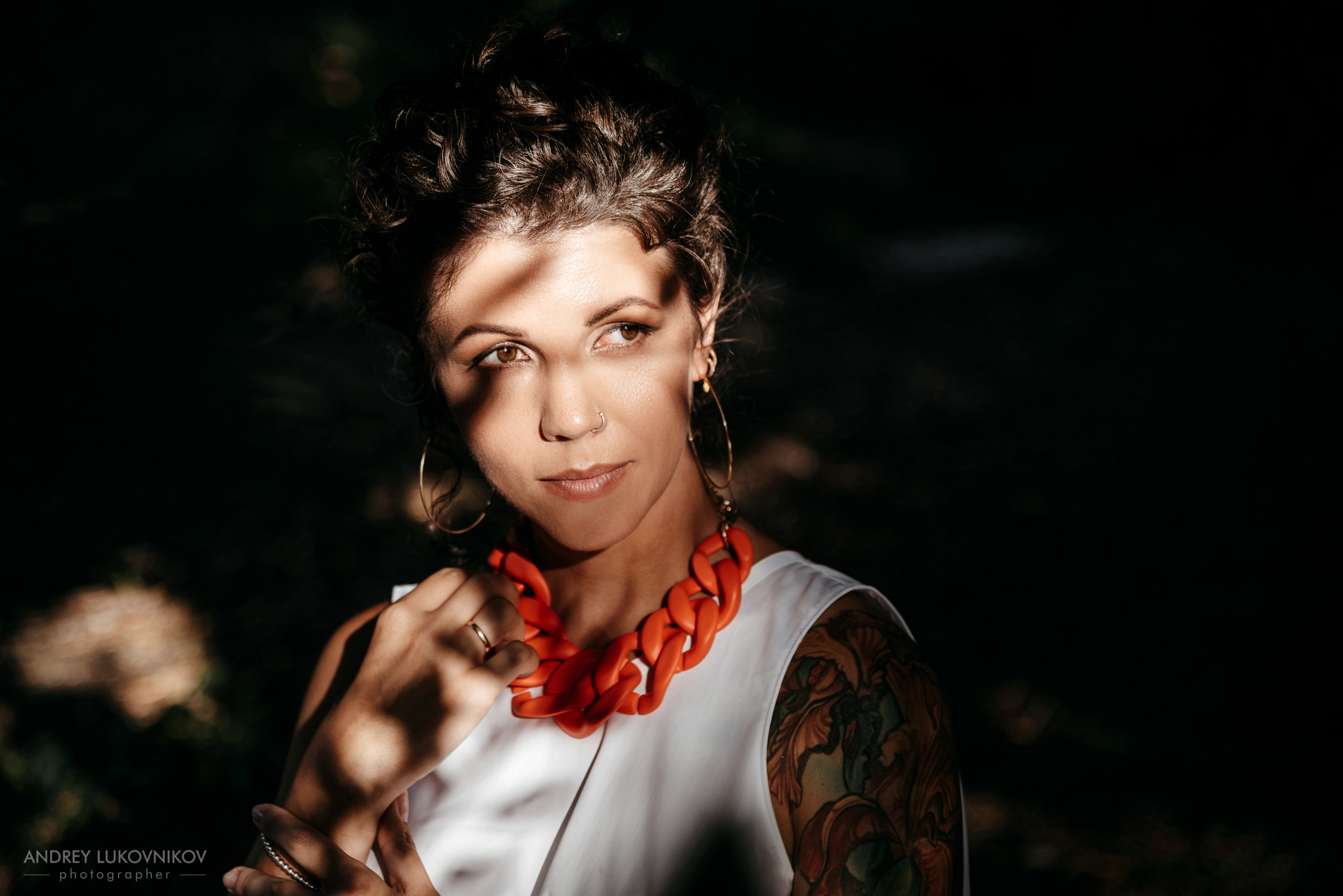 Фотосессия девушки в белом платье