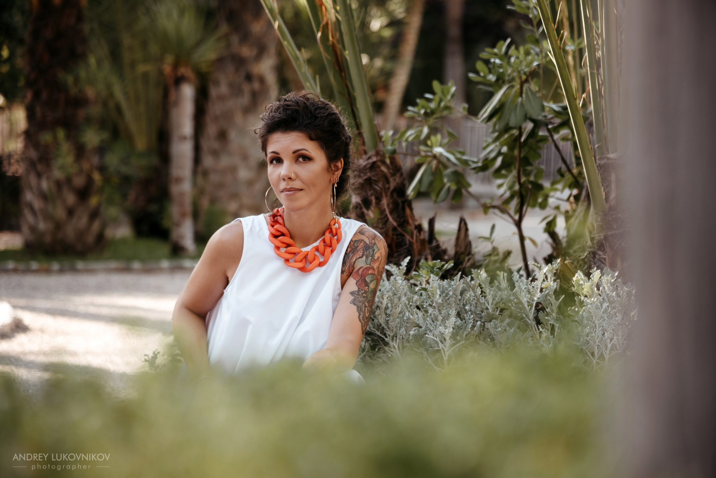 Фотосессия девушки в белом платье