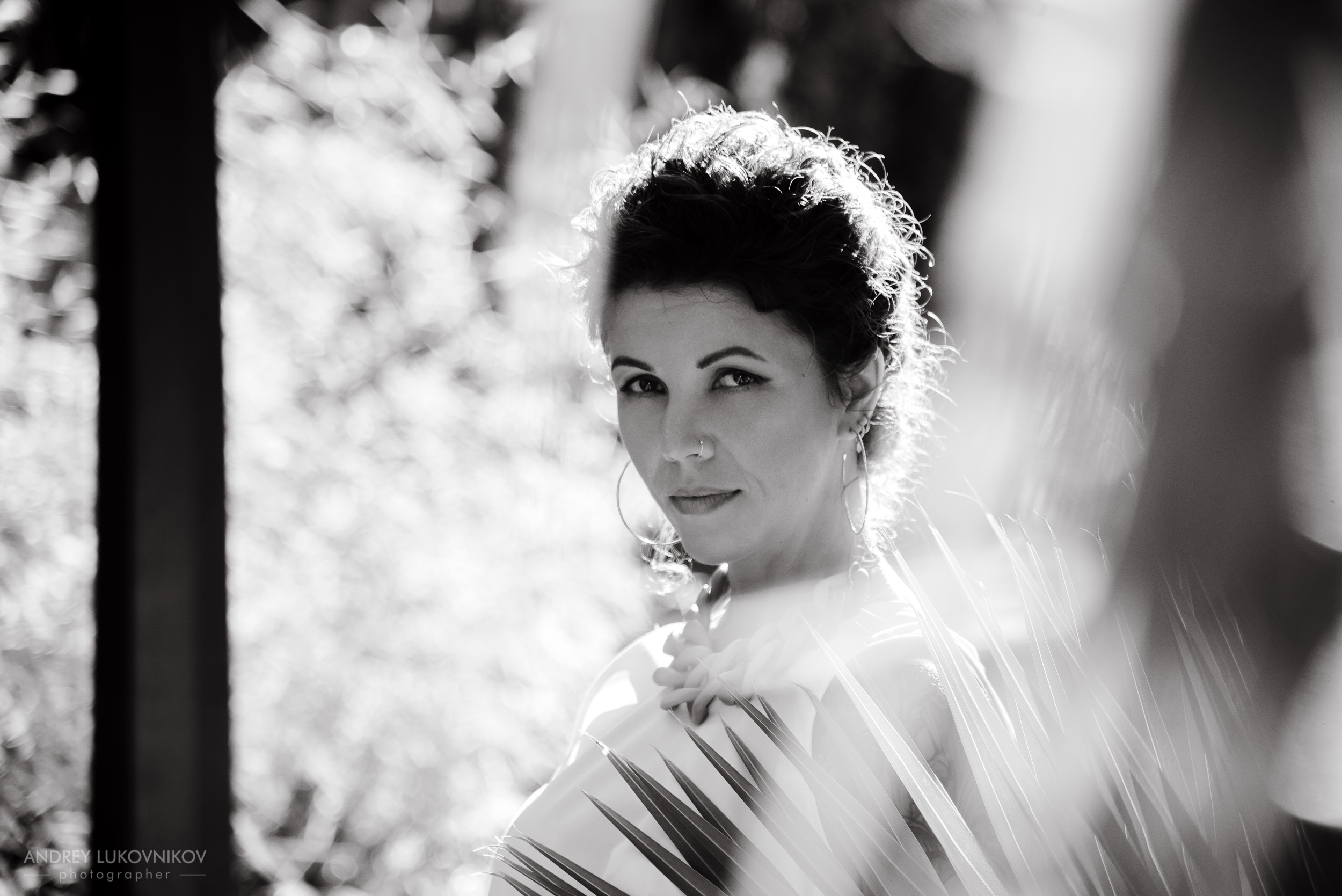 Фотосессия девушки в белом платье