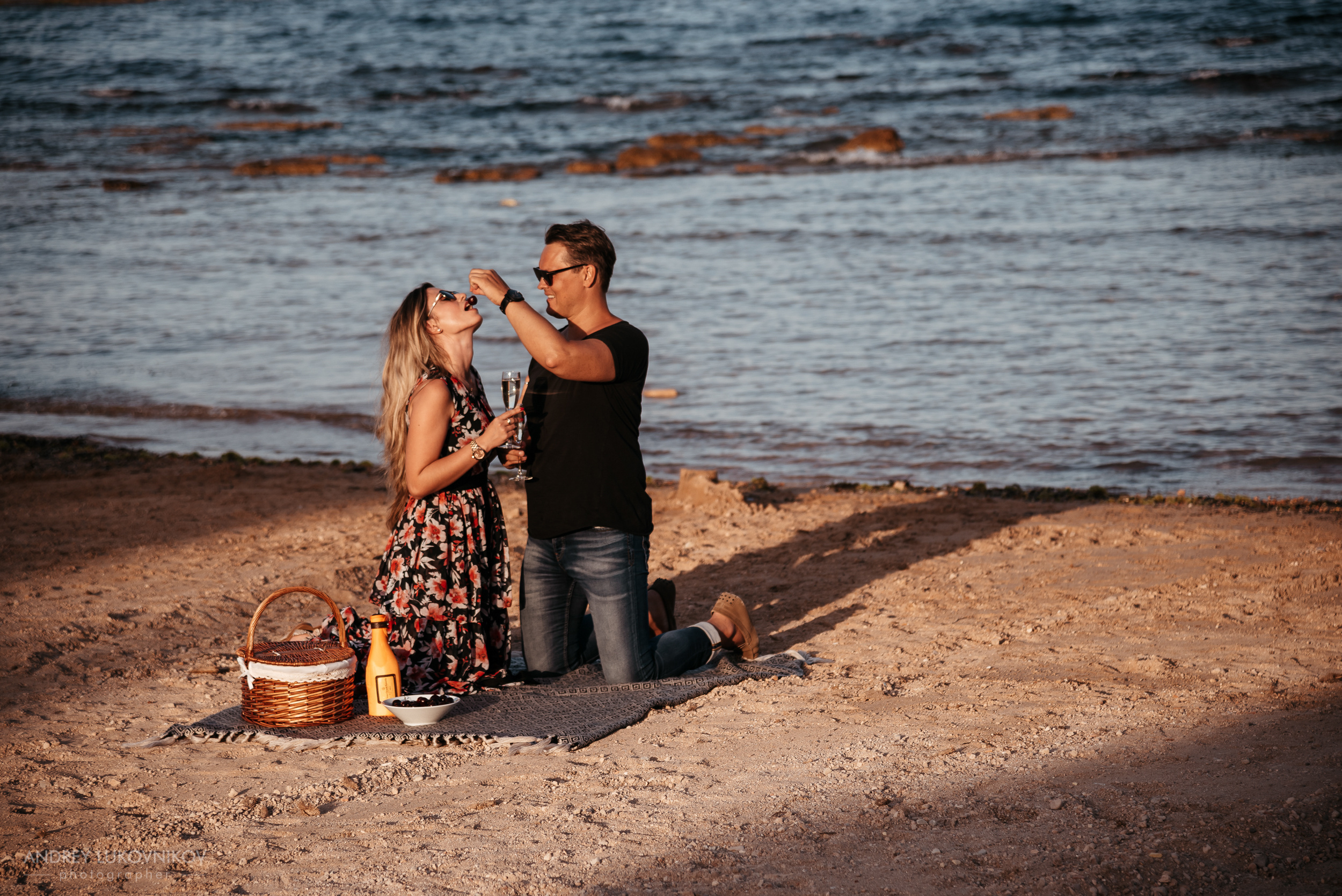 Фотосессия в стиле «пикник на пляже» в Испании