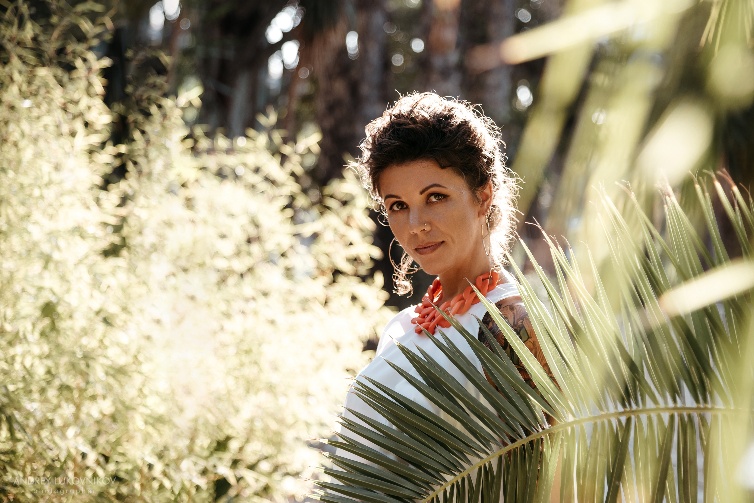 Фотосессия девушки в белом платье