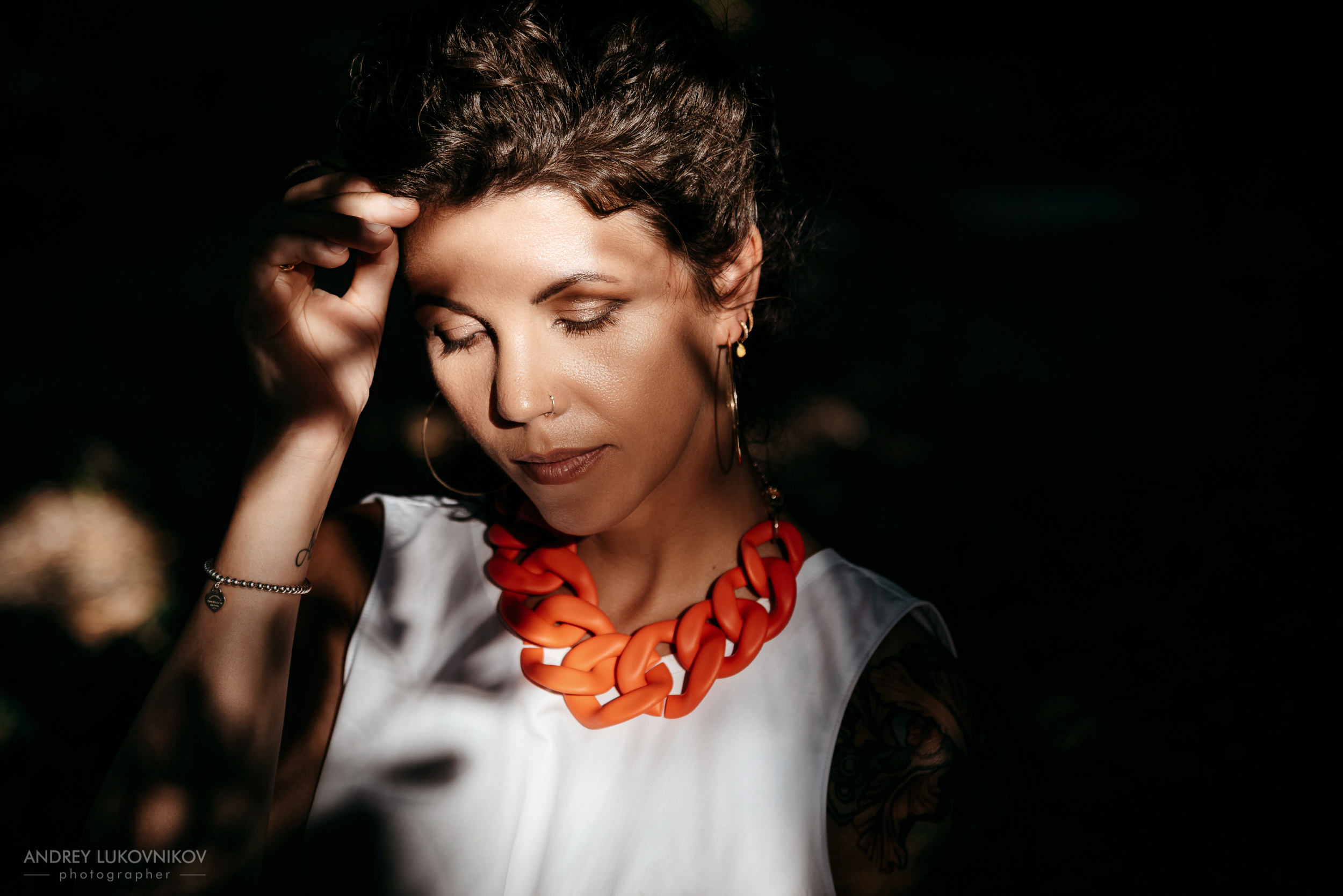 Фотосессия девушки в белом платье