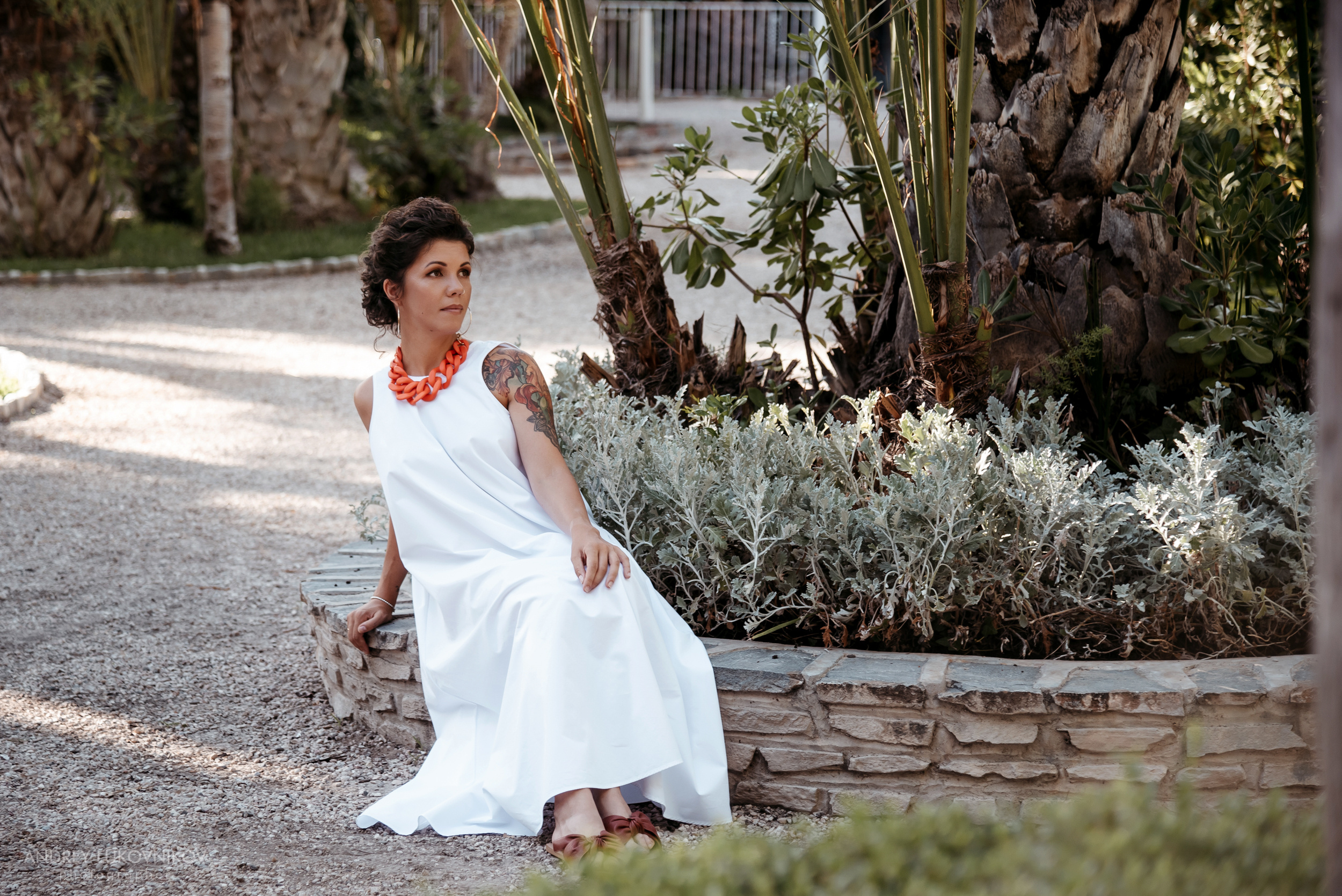 Фотосессия девушки в белом платье