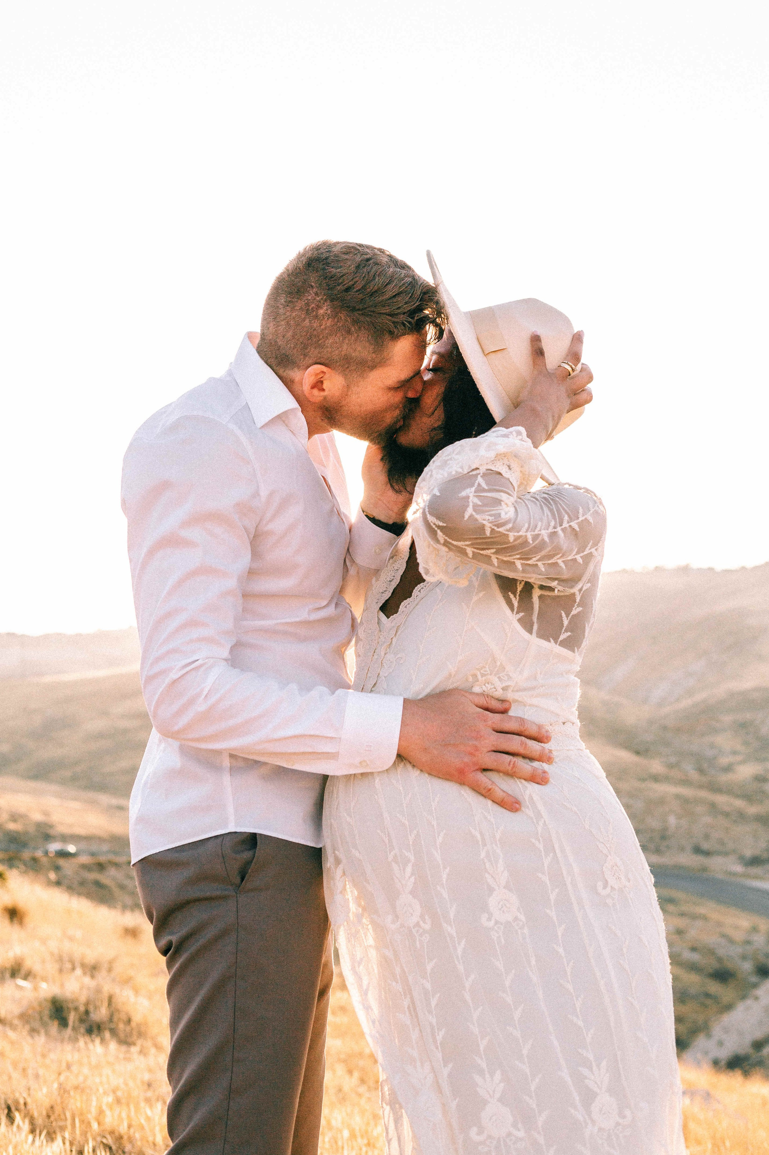 PHOTO SESSION IN THE DESERT NEAR MAALE ADUMIM. PHOTOGRAPHER IN ISRAEL