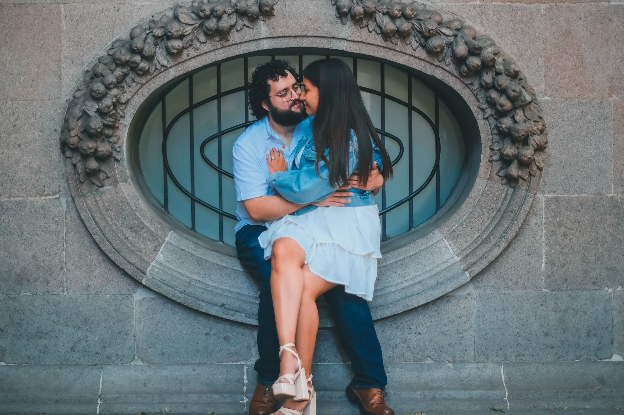 Sesión Save the Date en La Roma: Dany & Rui capturan su amor en el corazón de CDMX. Wedding and family photographer in Mexico City