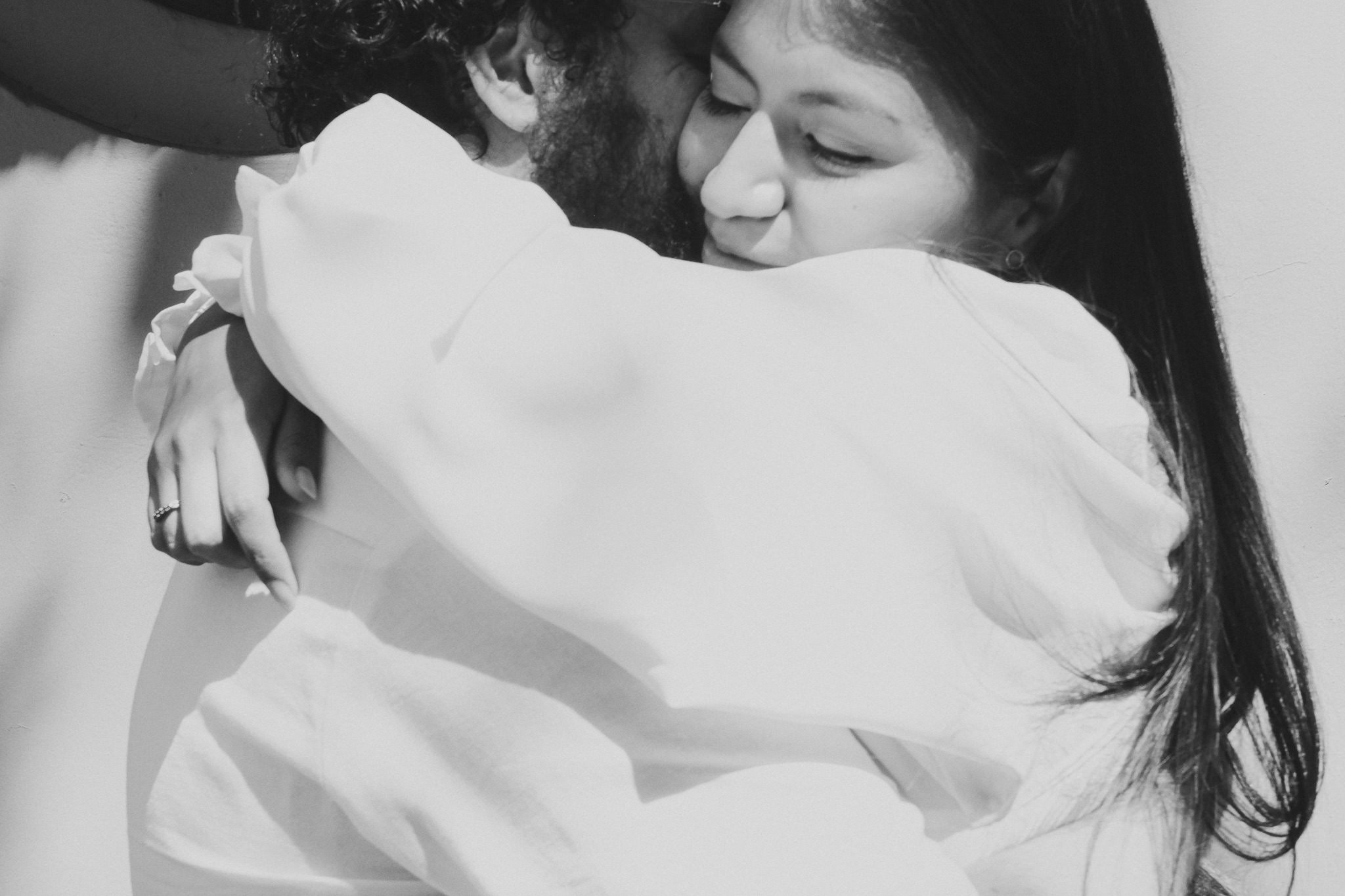 Sesión Save the Date en La Roma: Dany & Rui capturan su amor en el corazón de CDMX. Wedding and family photographer in Mexico City