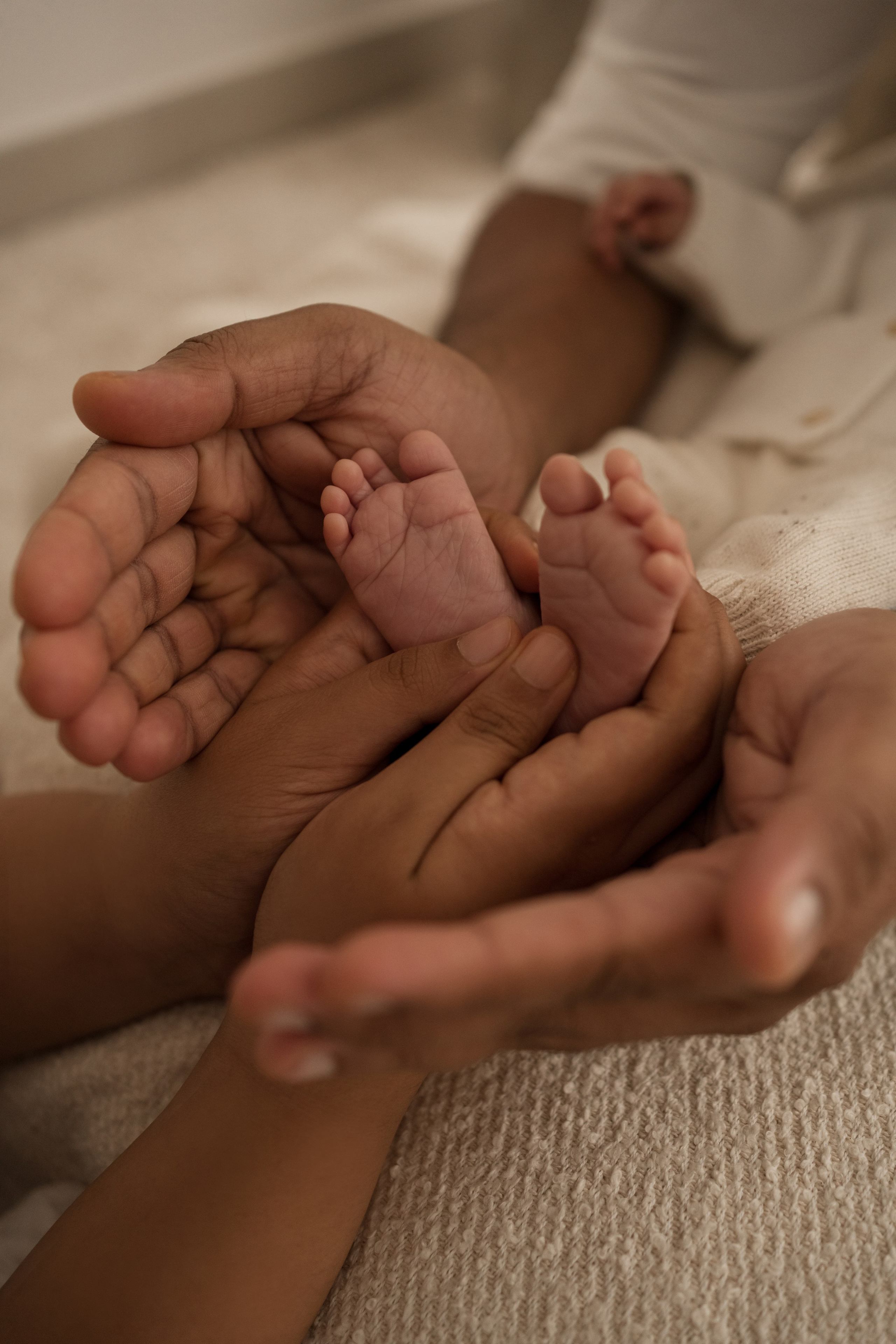 First moments of love. Angela Iakovleva — Family Photographer in Dubai