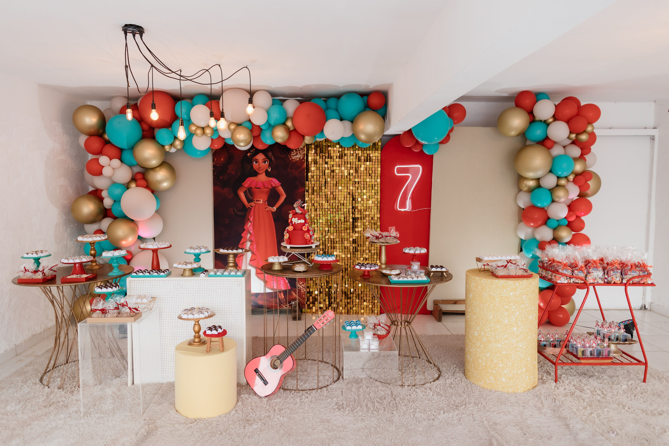 Decoração Elena de Avalor festa de 7 anos em A Casa com Jardim