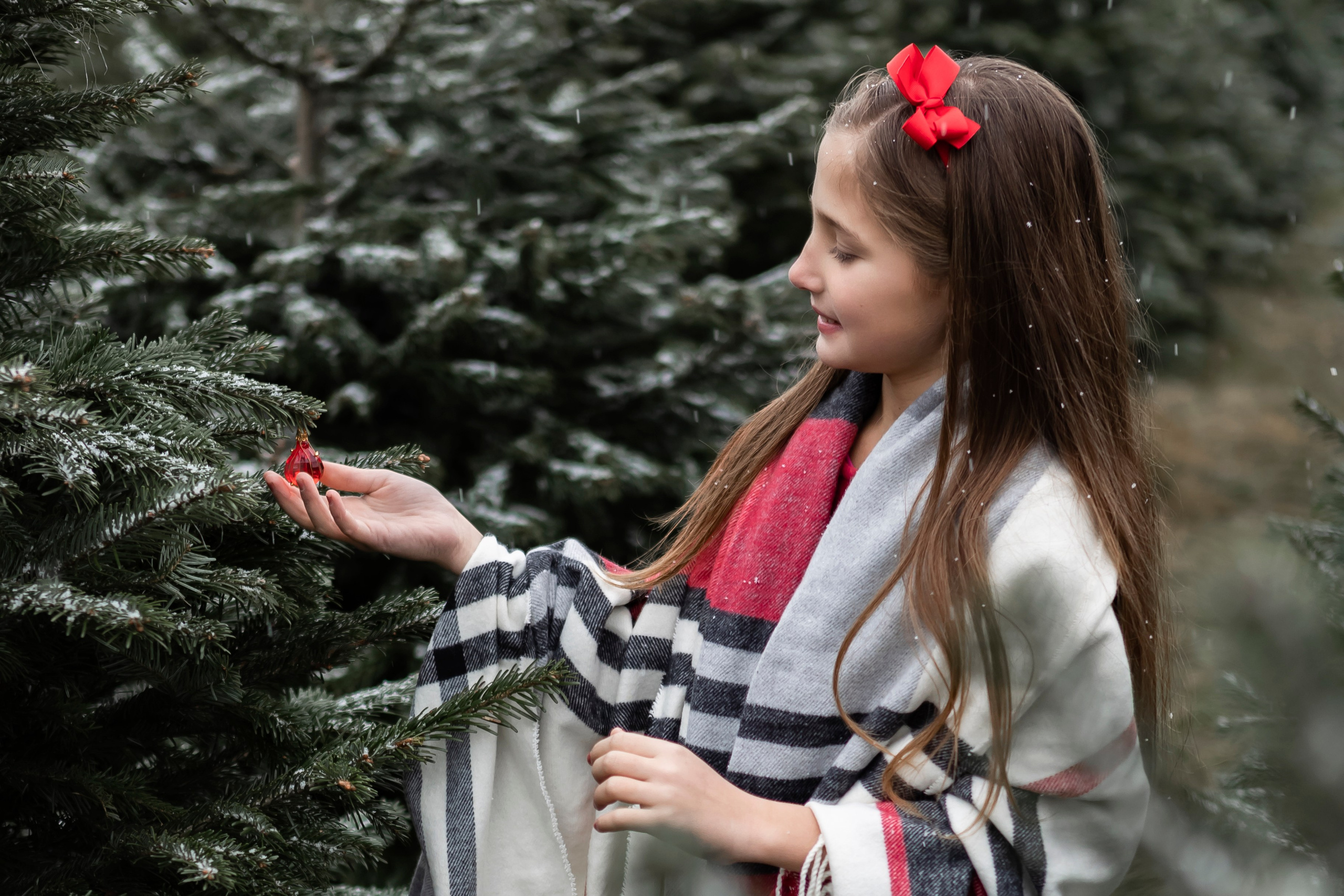 Weihnachts-Fotoshooting im Freien. Adelya Tomin