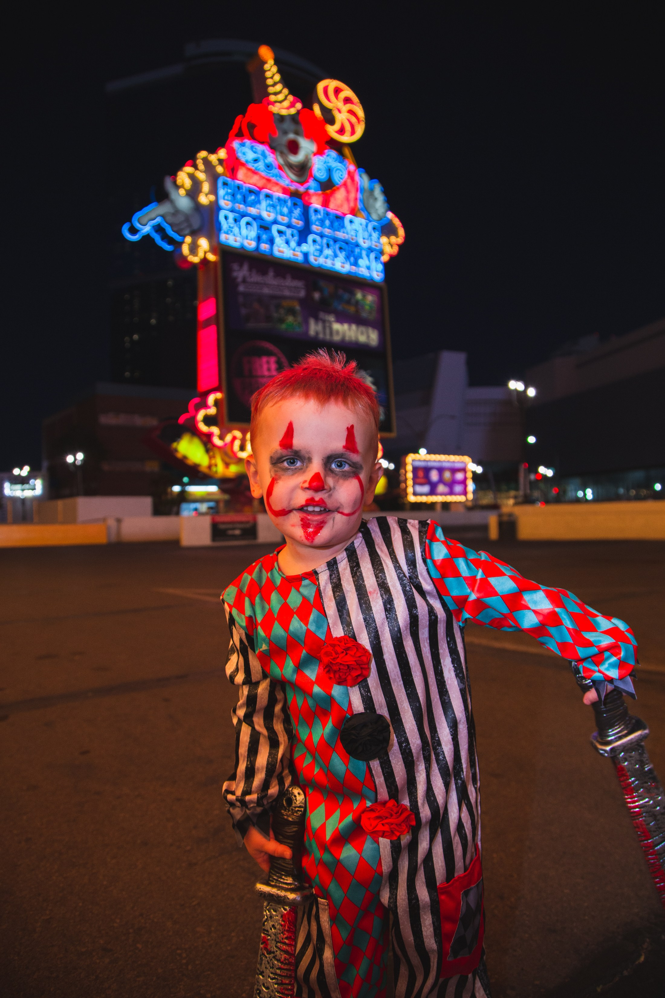 Crazy clowns. Wedding & elopement photographer Viktoriya Kravtsov. Las Vegas