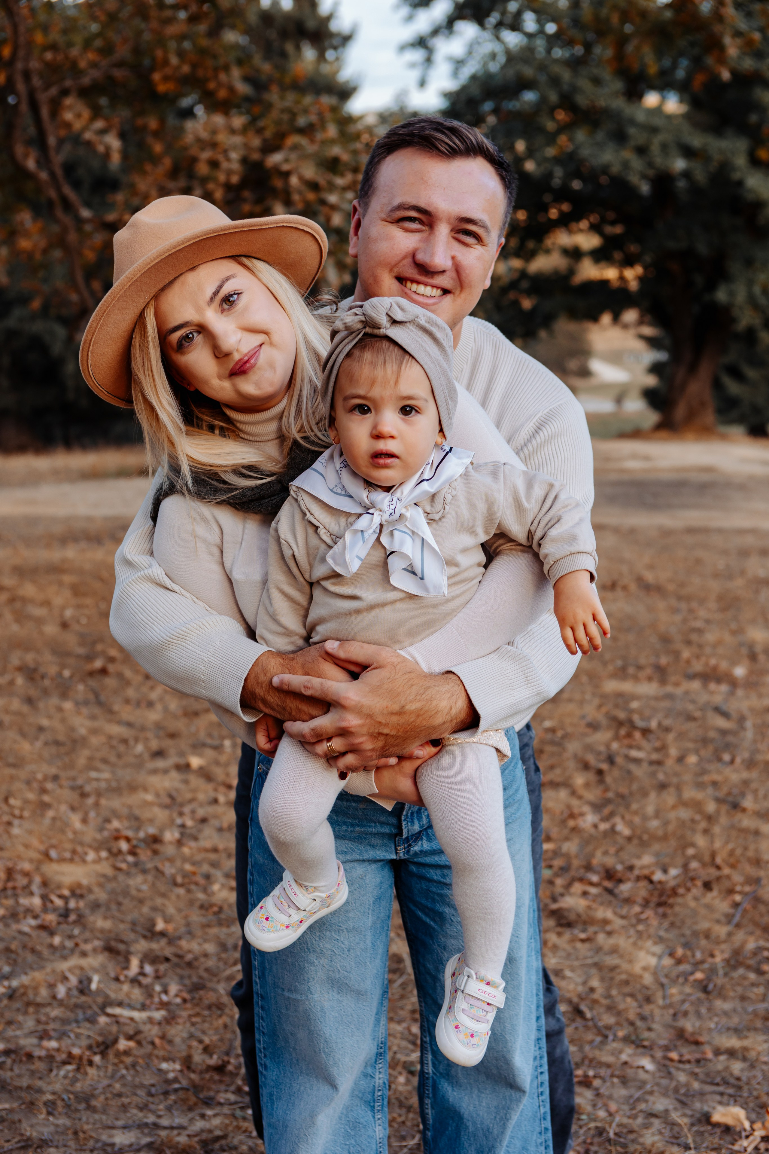 Dorina, Sergiu și Daria. Cristina Andronache fotograf Brașov fotograf de familie fotograf de nunta Brașov