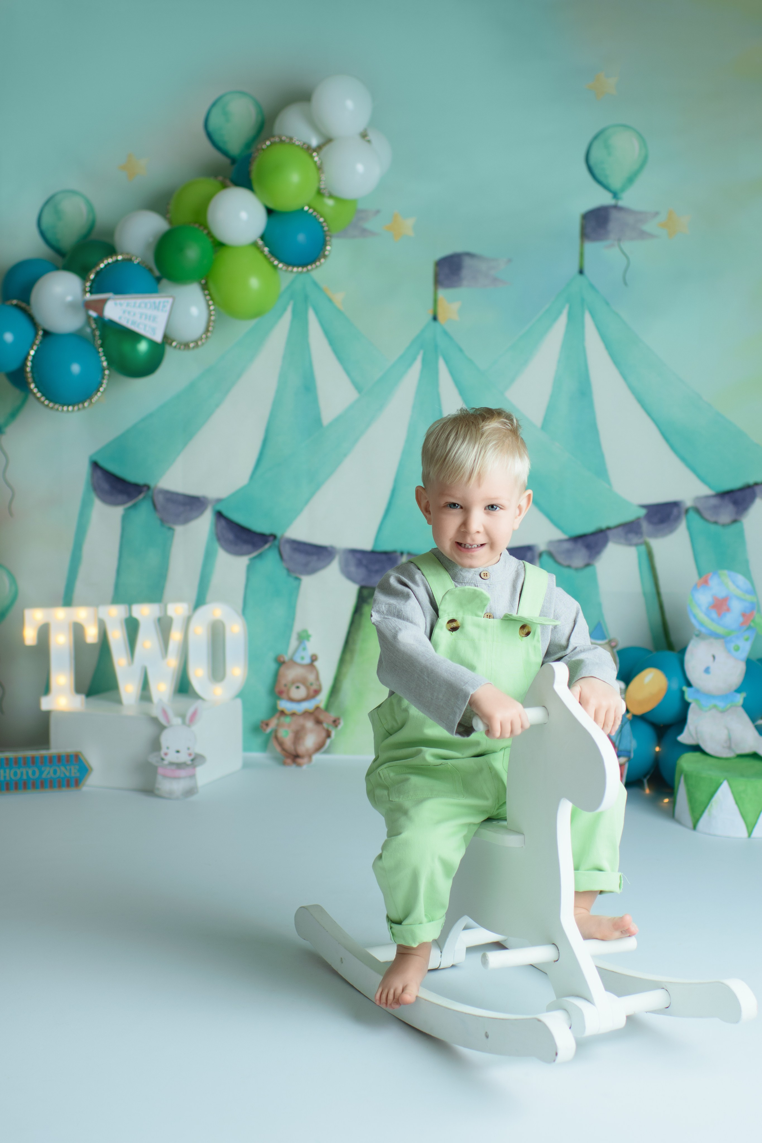 Cake Smash Fotoshooting zum ersten, zweiten Geburtstag. Neugeborene, Baby Fotografin in Düren (NRW) - Vitalina Unruh