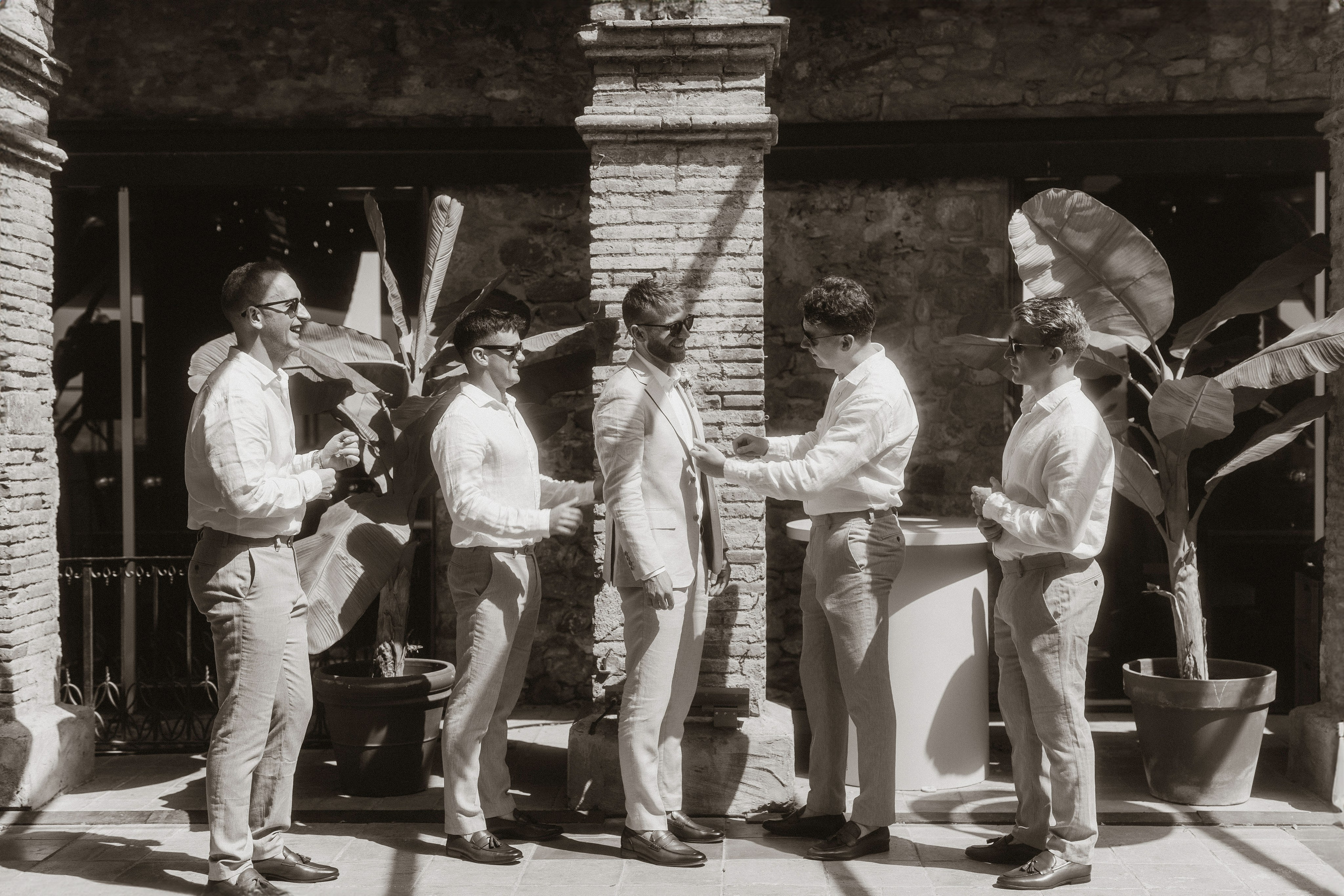 Lauren & Jamie. Hotel Castell d’Emporda. Paola fotógrafo / videografo de bodas en Barcelona