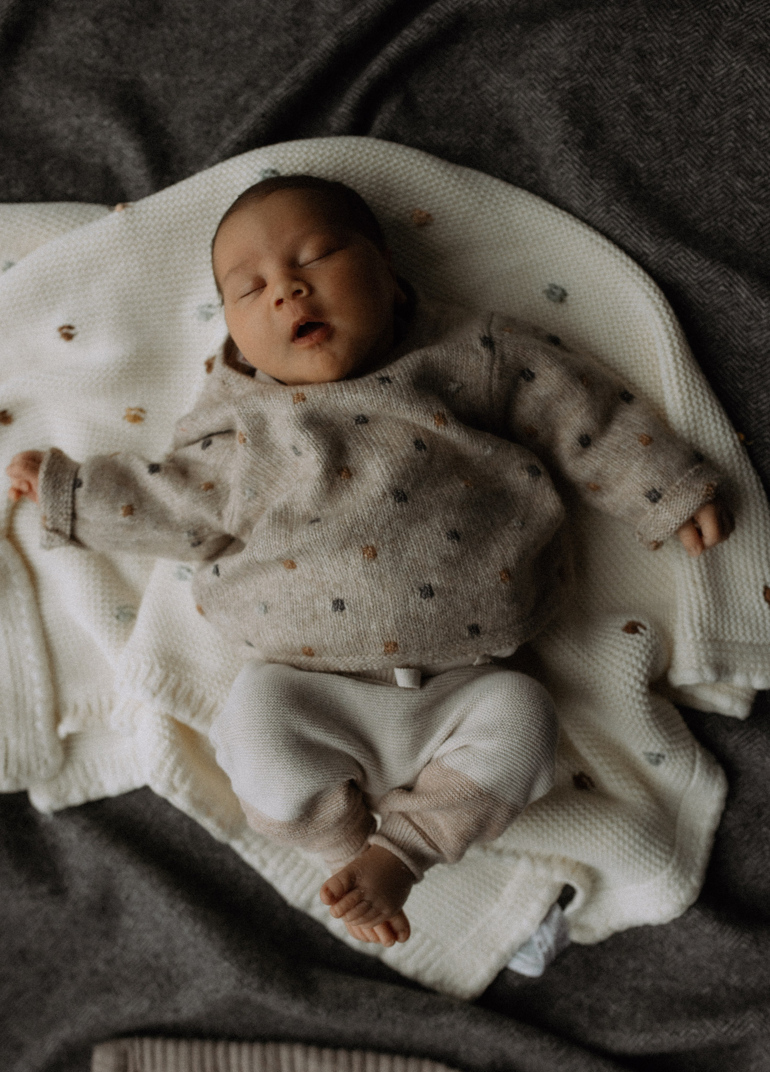 Naujagimio fotosesija | NAMAI. Vestuvių ir šeimų fotografė Lena Bondarenko / belove photo