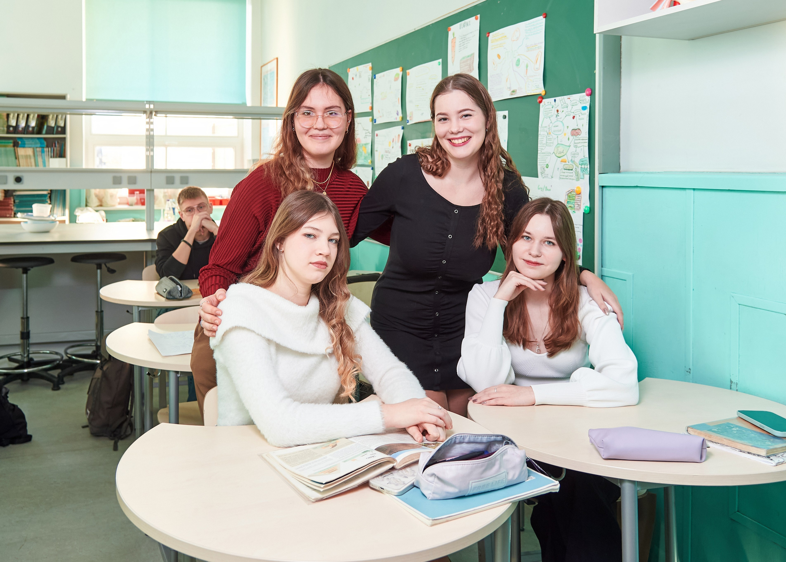 Выпускные альбомы для школ — для дружных классов. Нескучные выпускные альбомы в Таллине | Авторские макеты