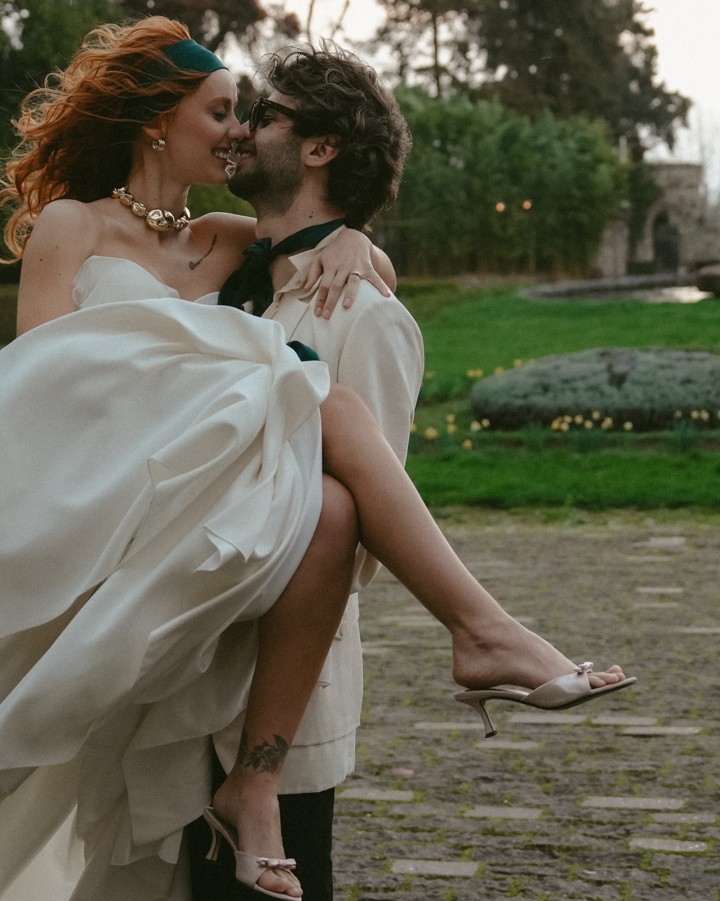 Stylish couple during photo shoot in front of Tsinandali estate