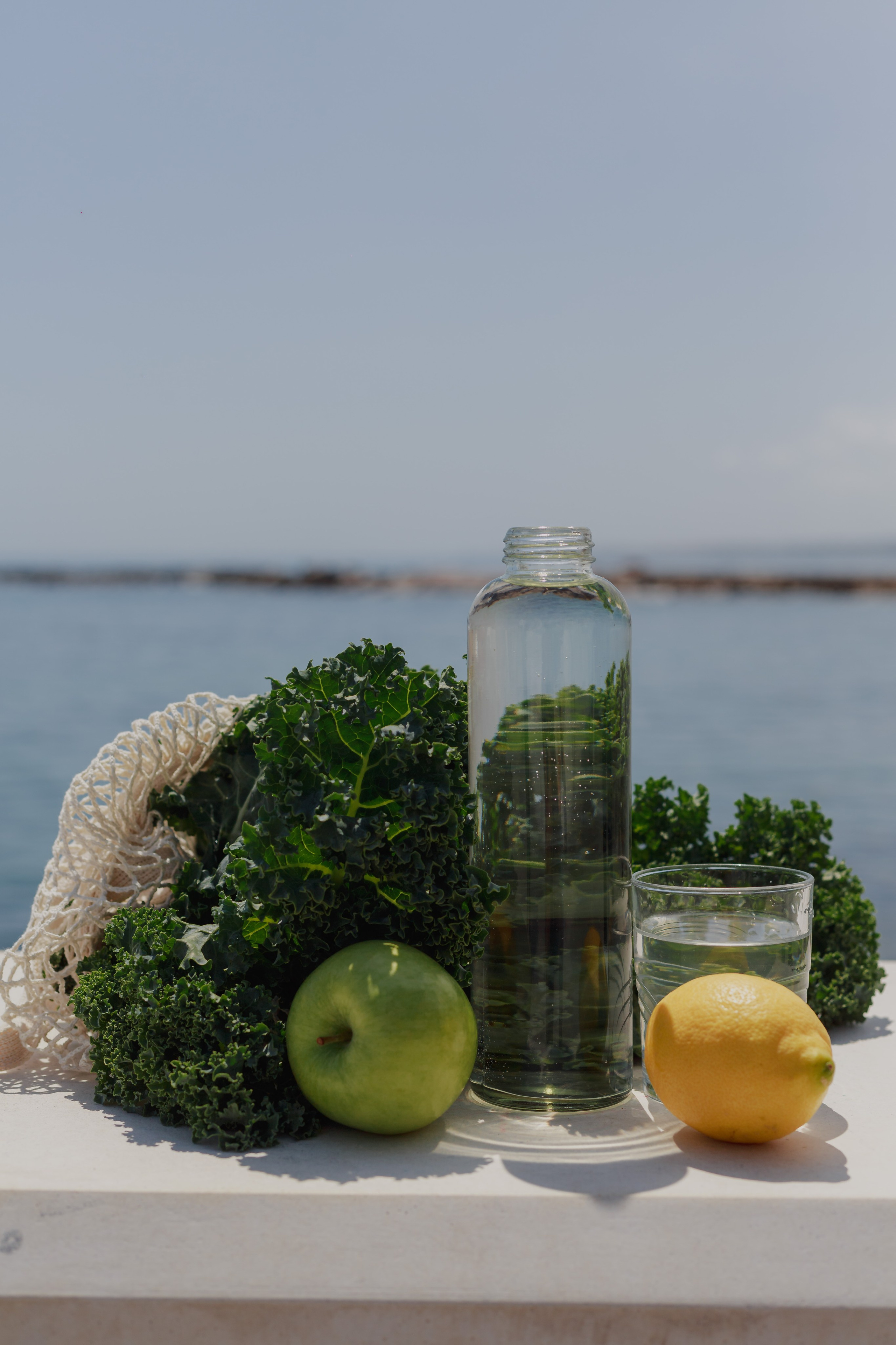 Verduras y frutas en el contexto del mar