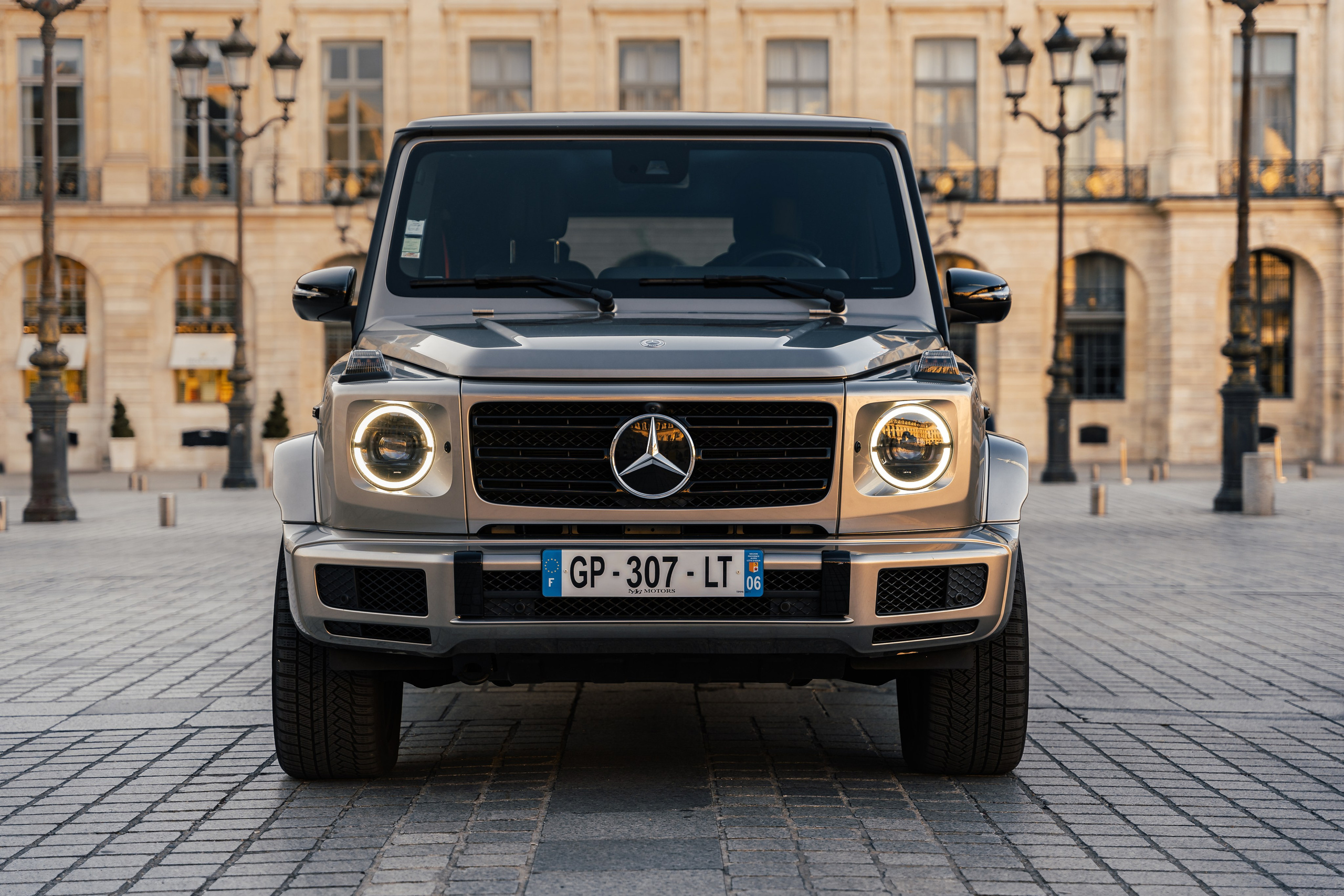 Mercedes Benz G500. Photographer in Paris — Vitalii Motruk