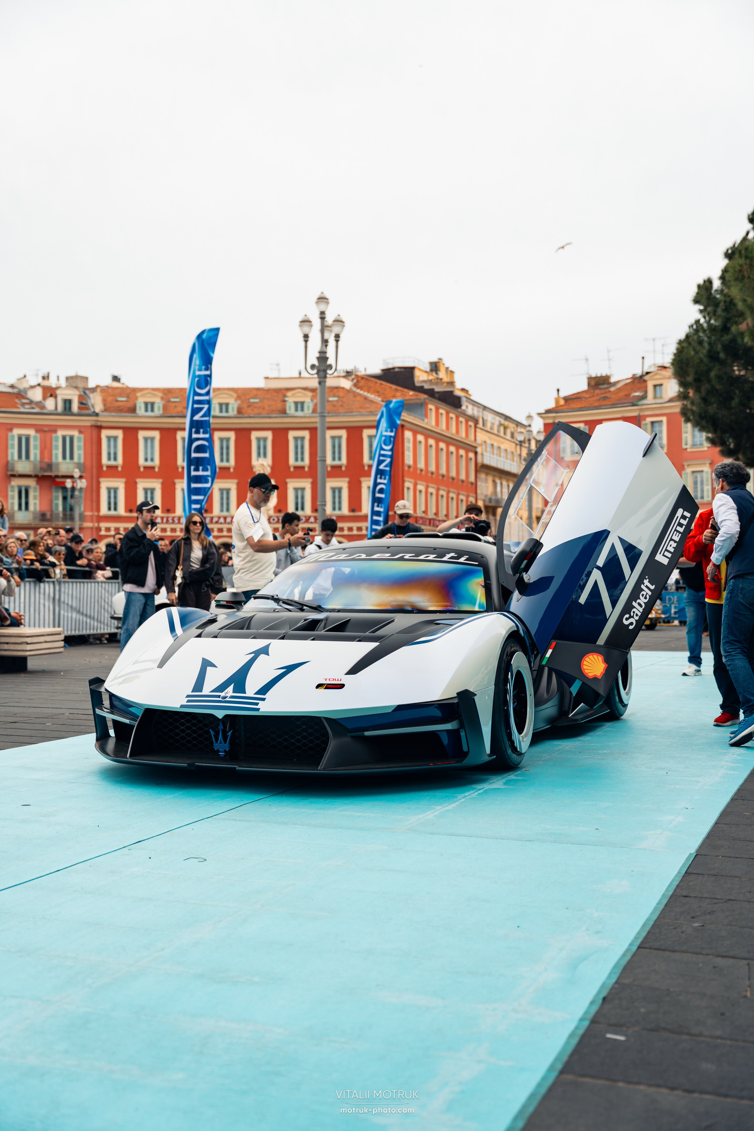 Legends de Nice. Photographe de voitures à Paris — Vitalii Motruk