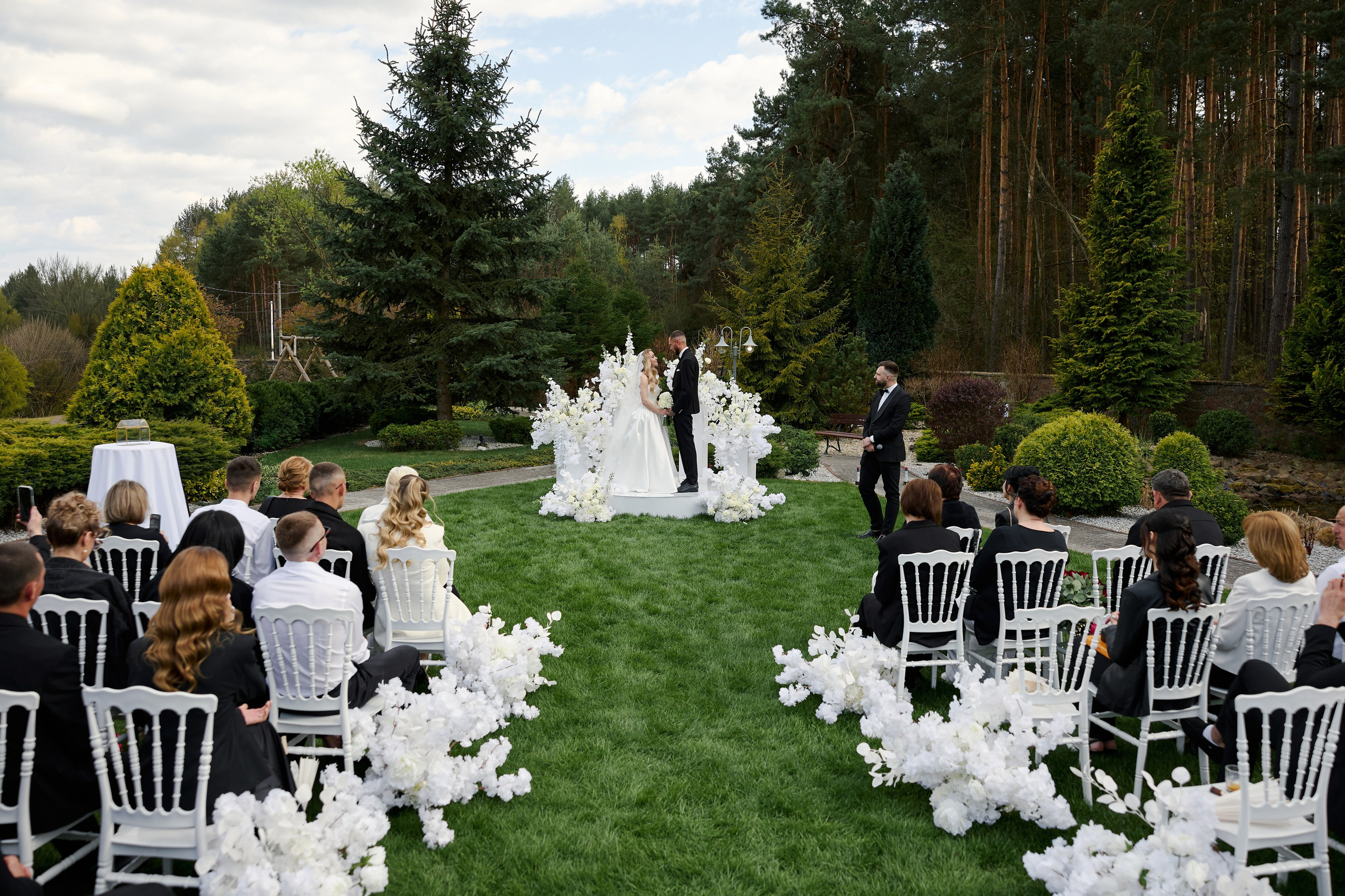 Natalia & Roman. Dworek przy lesie. Fotograf ślubny i rodzinny w Krakowie Yana Klymova