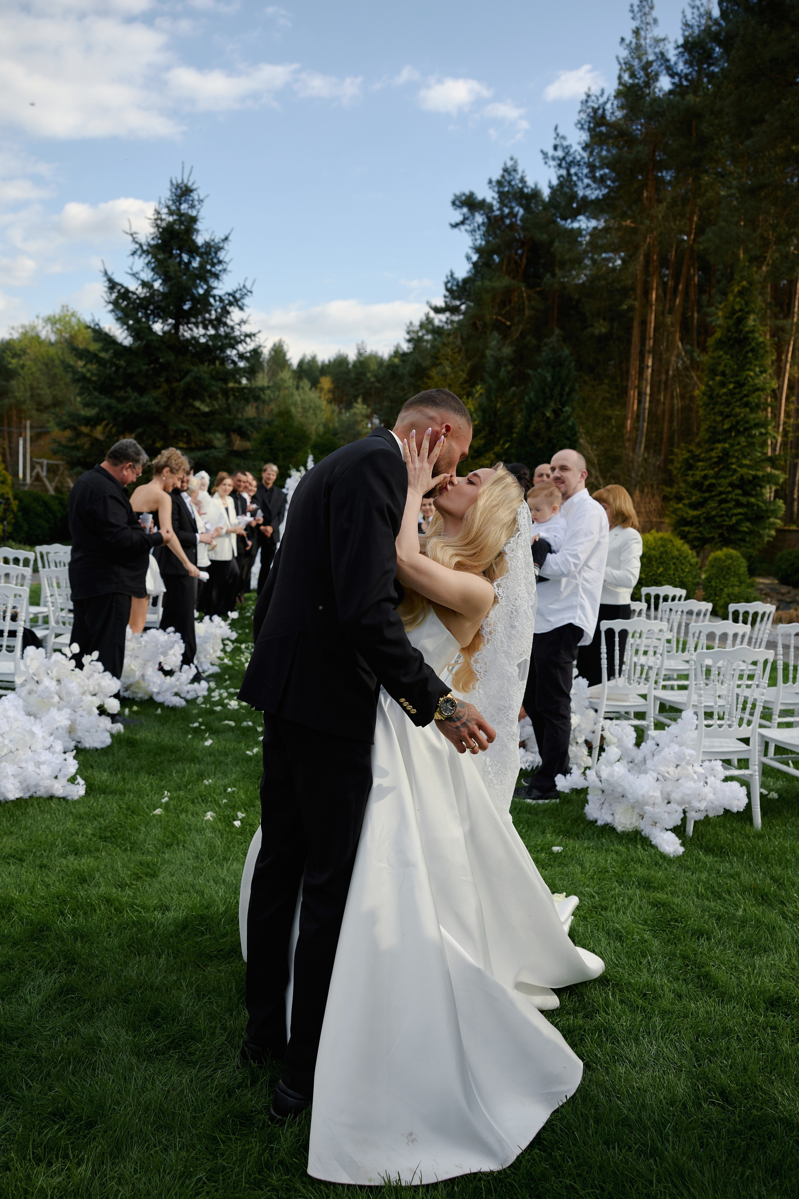 Natalia & Roman. Dworek przy lesie. Fotograf ślubny i rodzinny w Krakowie Yana Klymova