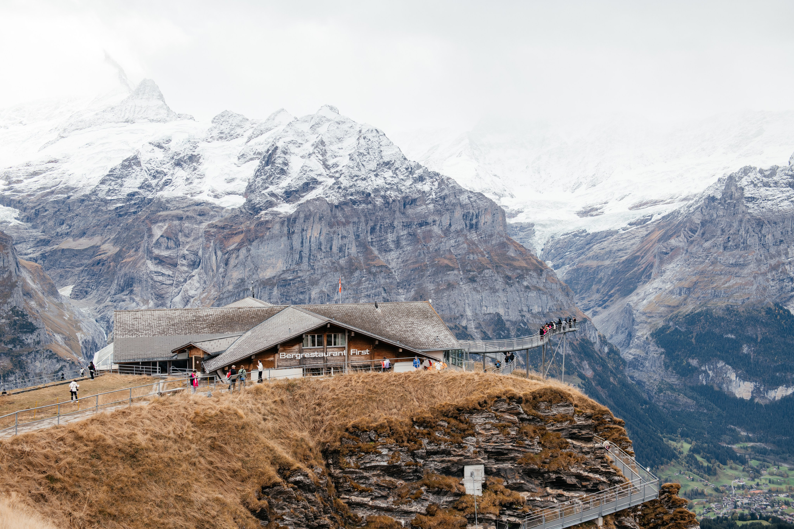 Kaiwen & Xiaoming Grindelwald, Switzerland. I am Elena Altendorfer. Wedding photographer in Zurich and Switzerland