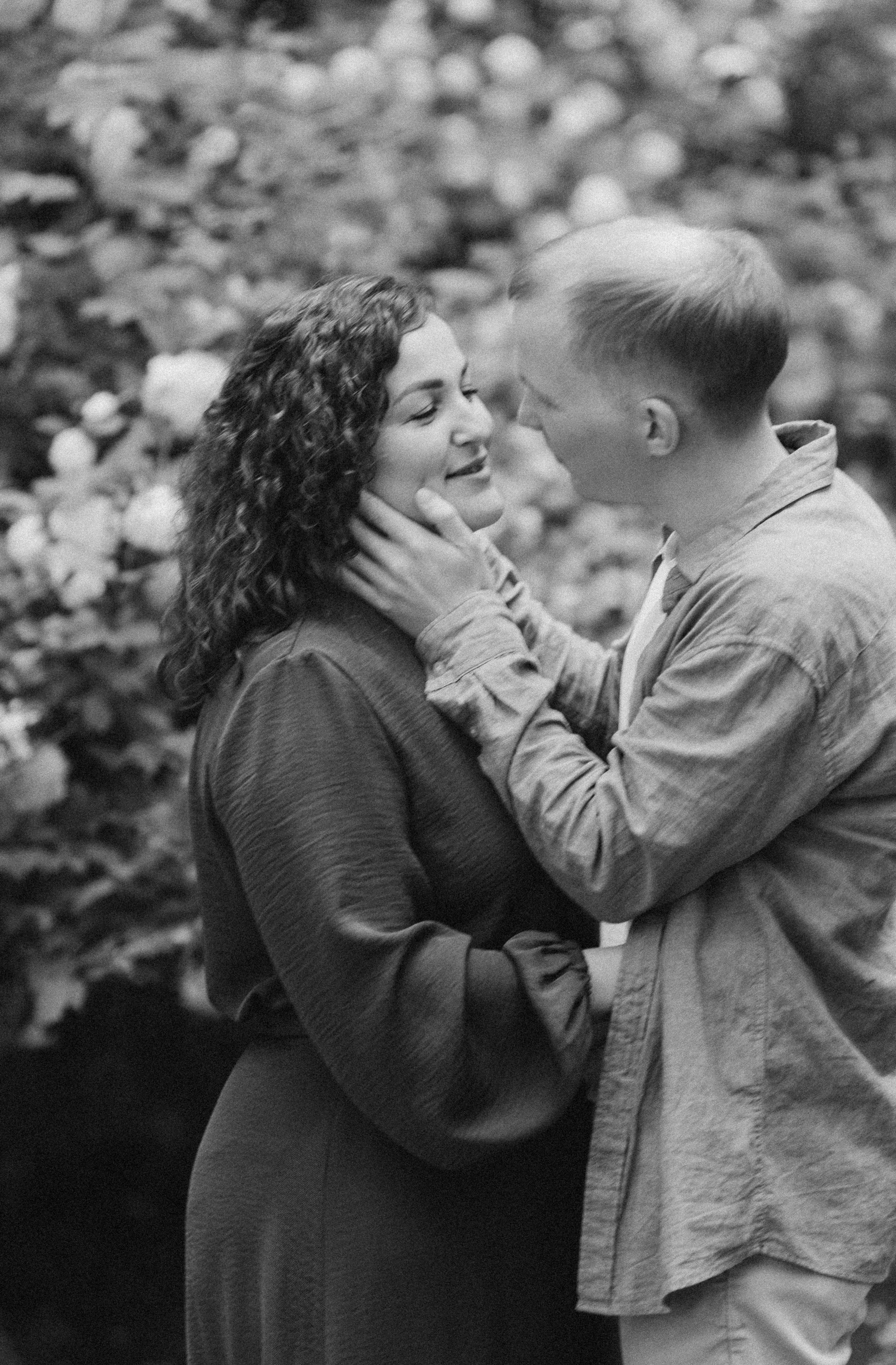 Family walking in the park. Family photographer in Vilnuis Svetlana Naumova