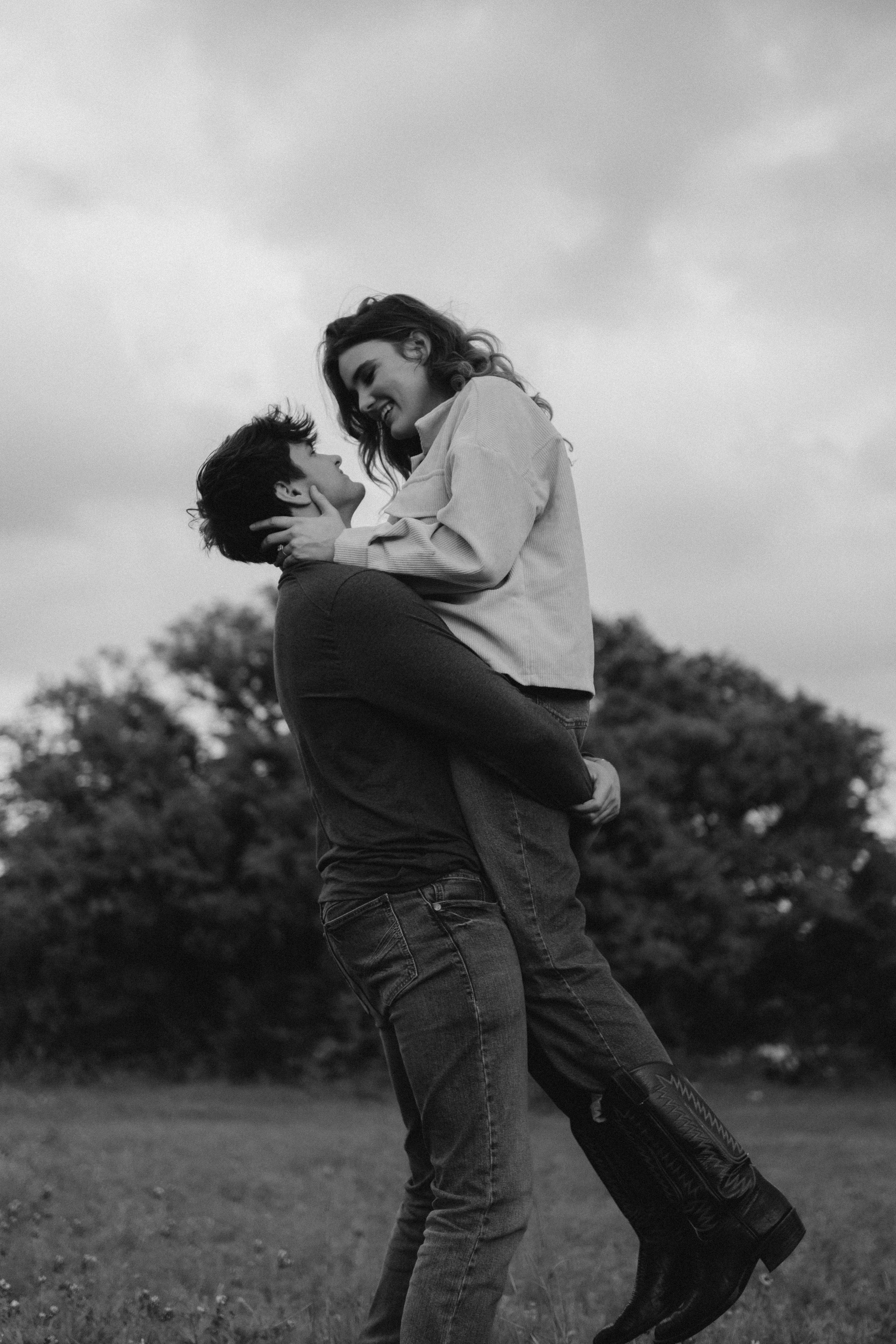 LOVE IN BLUEBONNETS. Lens Captures Life