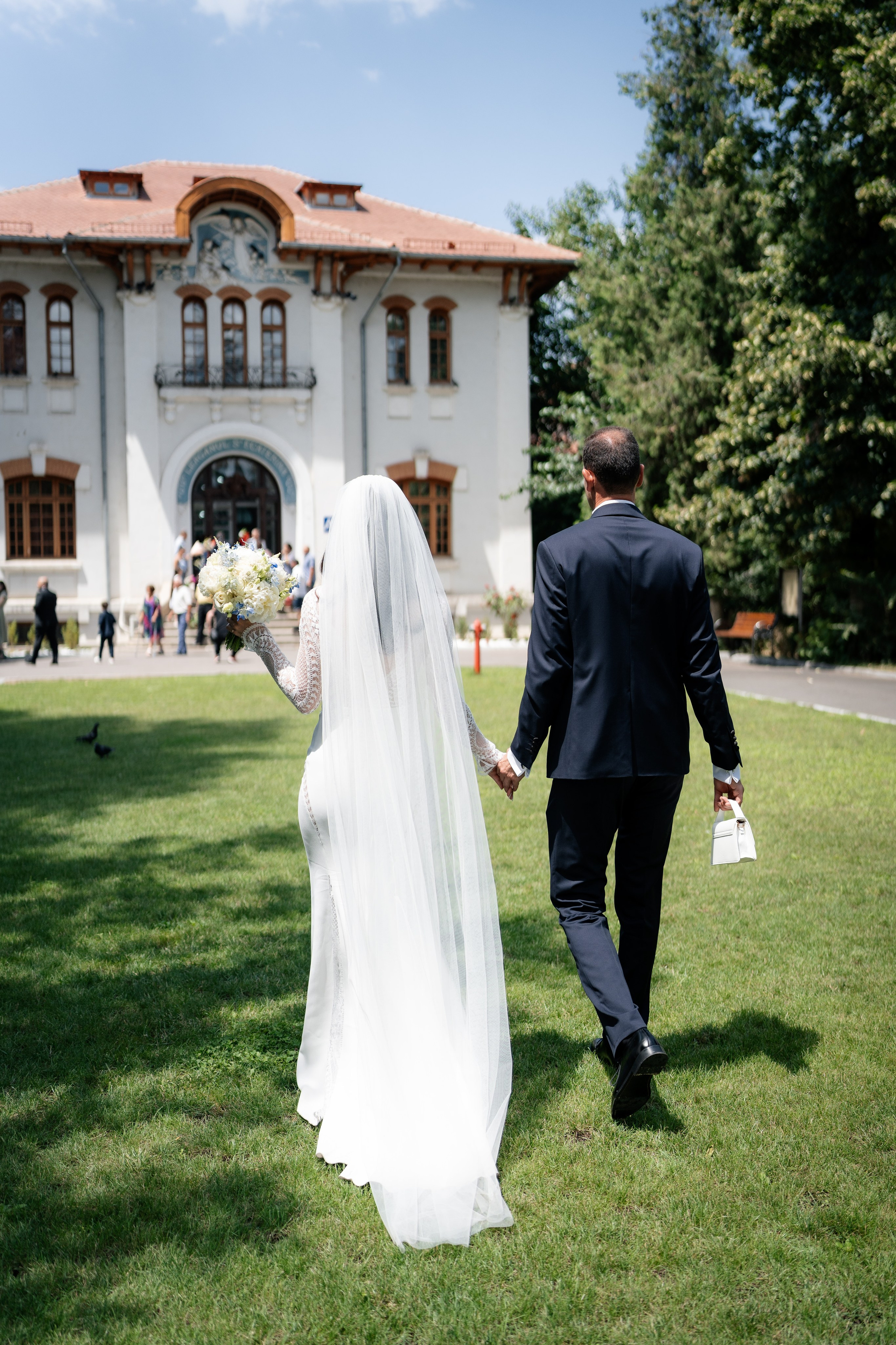 Elly & Andrew. Destination Wedding Photographer Alex Pasarelu