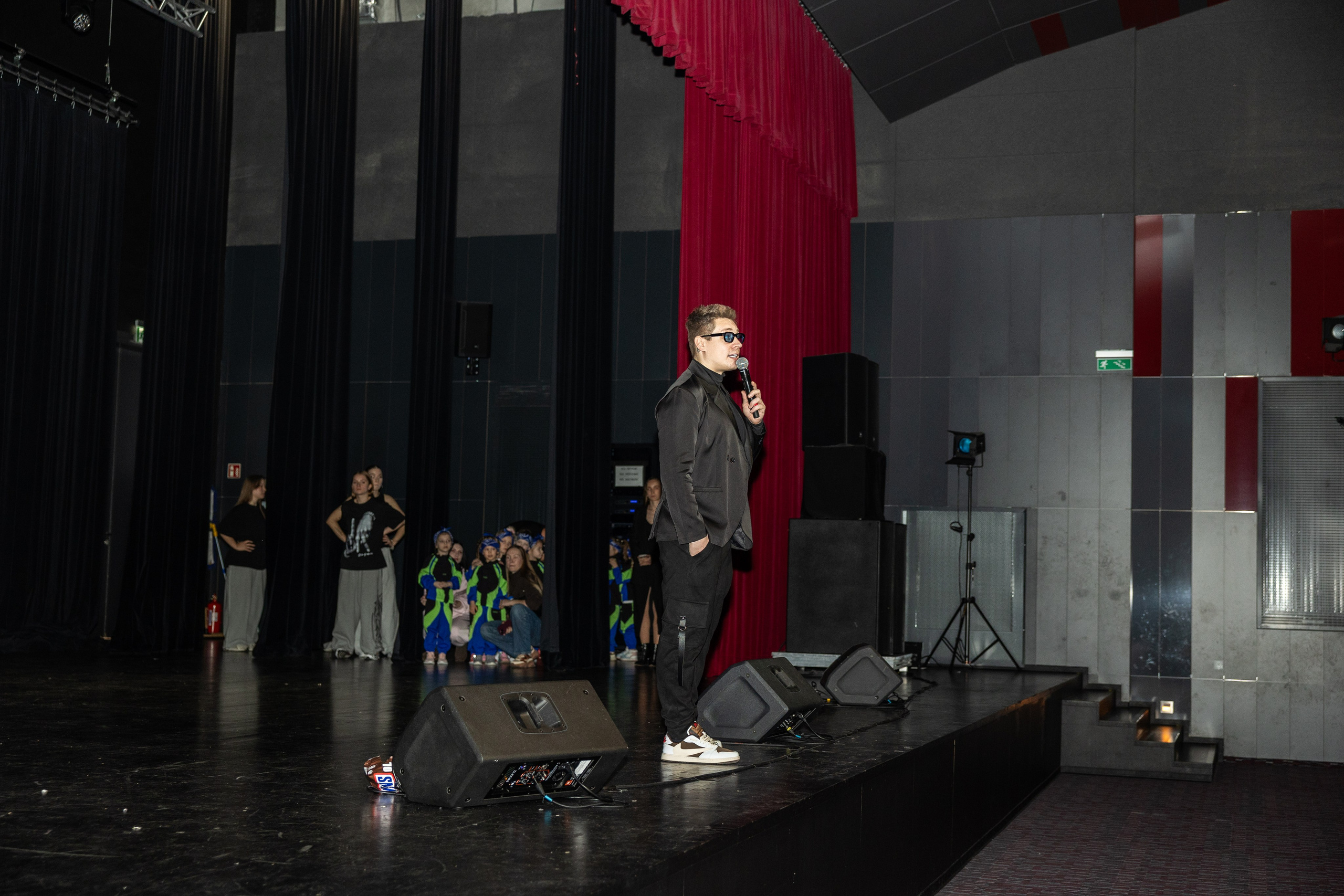 LEO DANCE SHOW WINTER 2025. Семейный и детский фотограф в Варшаве Мила Бобровская