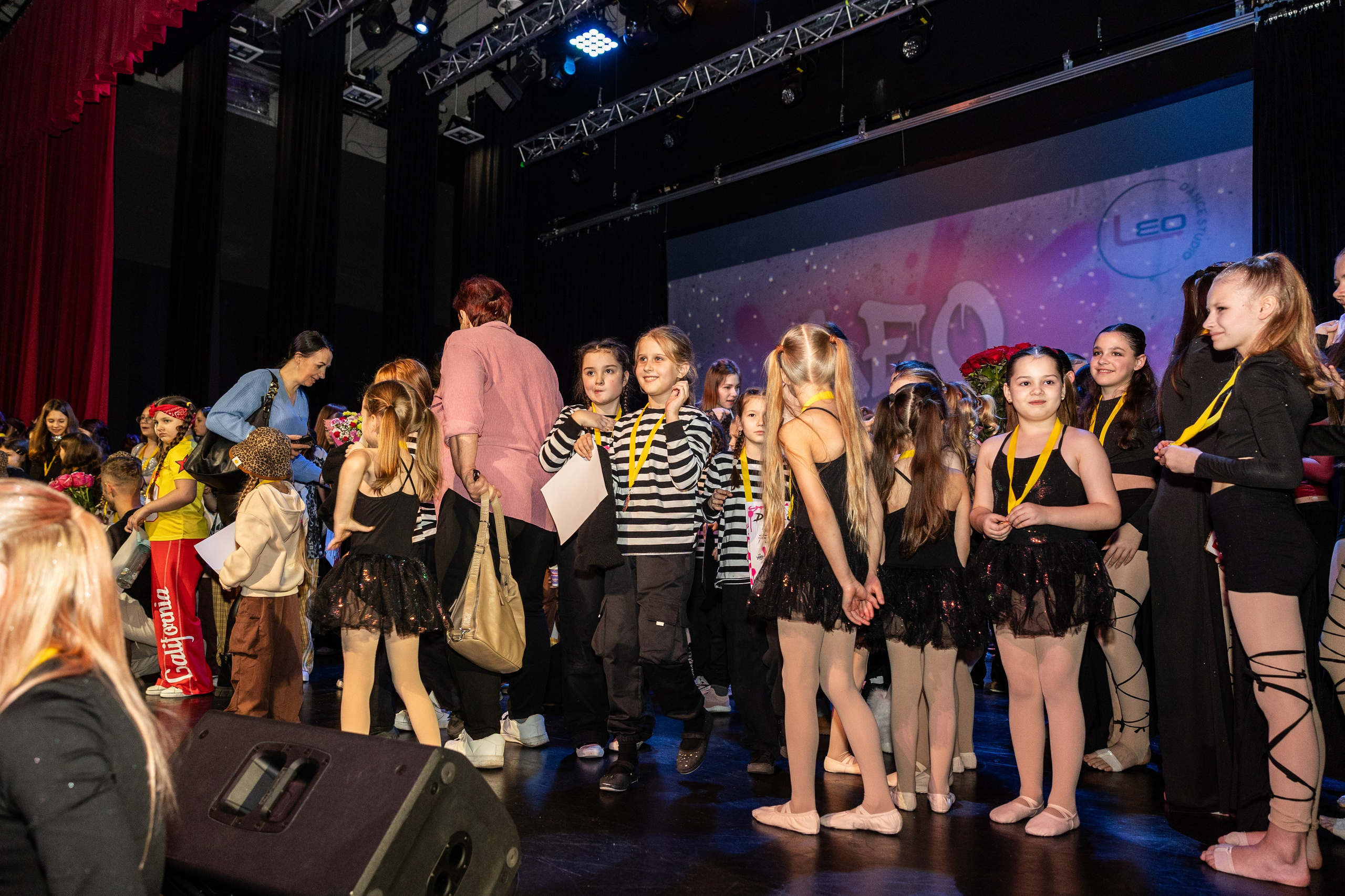 LEO DANCE SHOW WINTER 2025. Семейный и детский фотограф в Варшаве Мила Бобровская