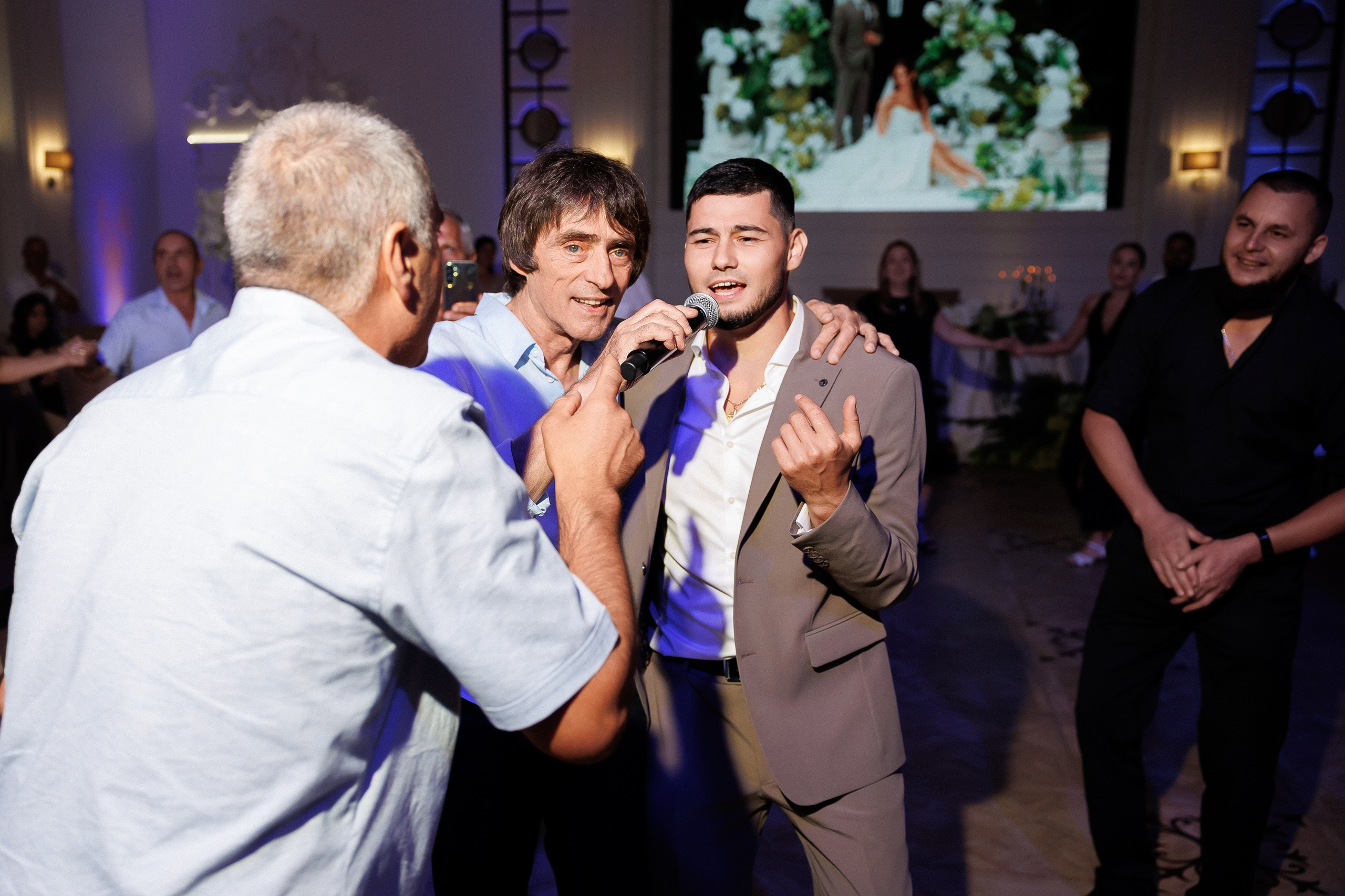 Eugen & Livia — Grand Elysee — Wedding Day. Servicii Foto și Video 067188353