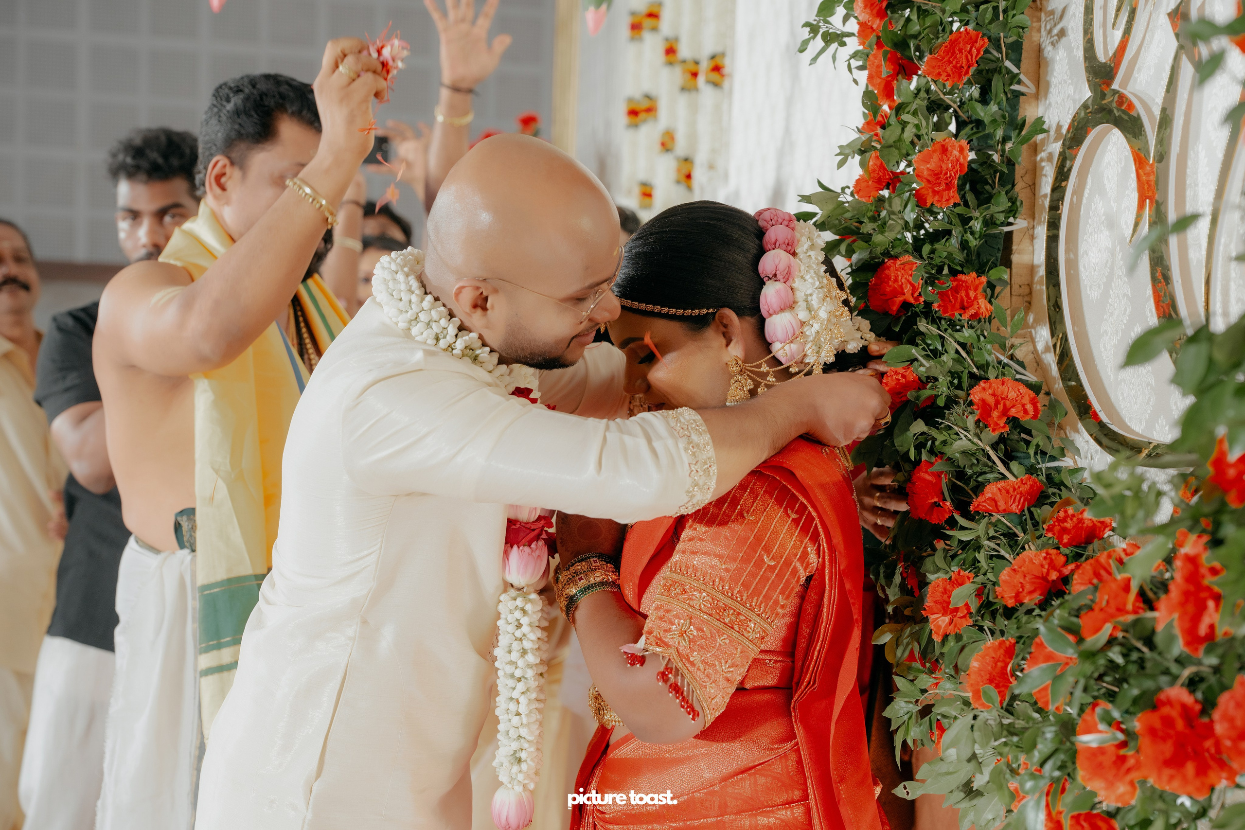 Traditional Kerala Hindu Wedding Ft. Anusree & Vishnu. Fine art Wedding Photographers in India & Canada
