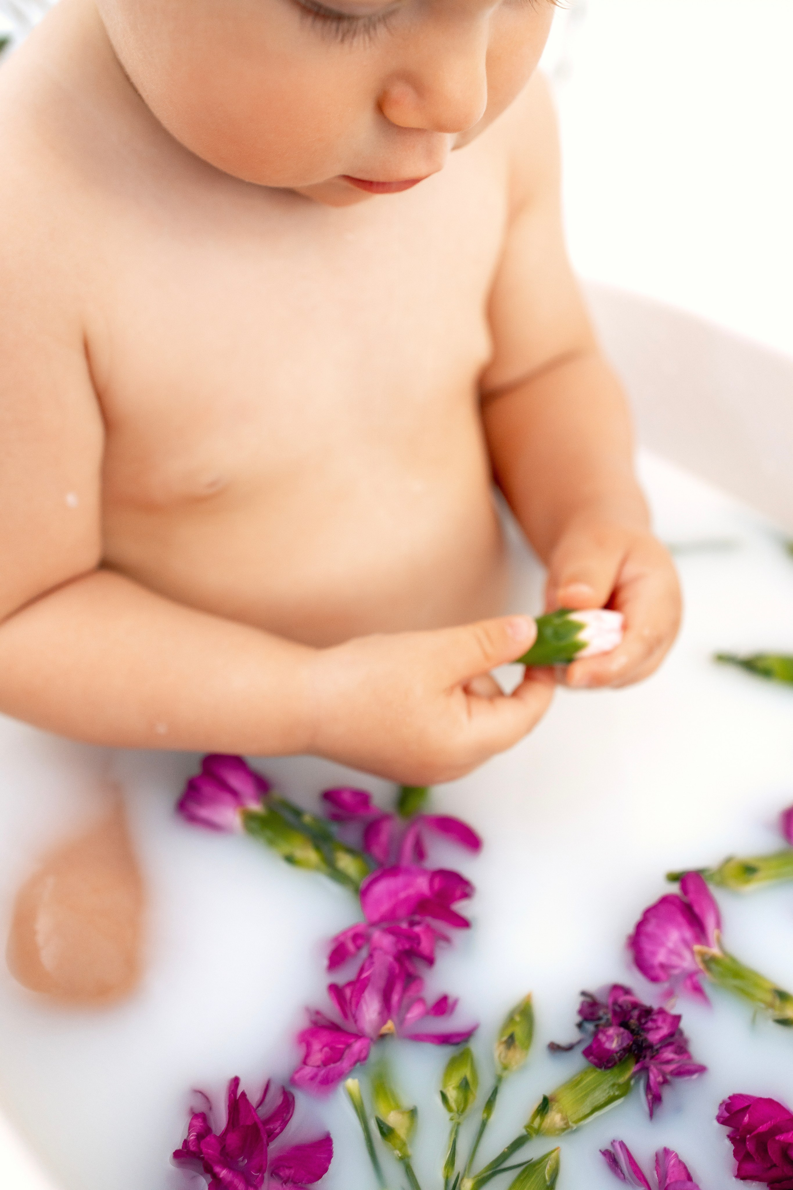 Milk bath. Anaeliseevaphoto.com